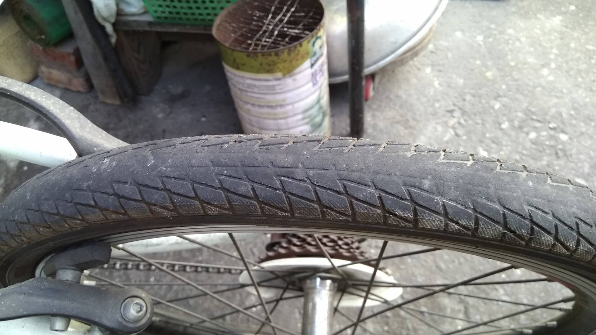 磨平的腳踏車輪胎