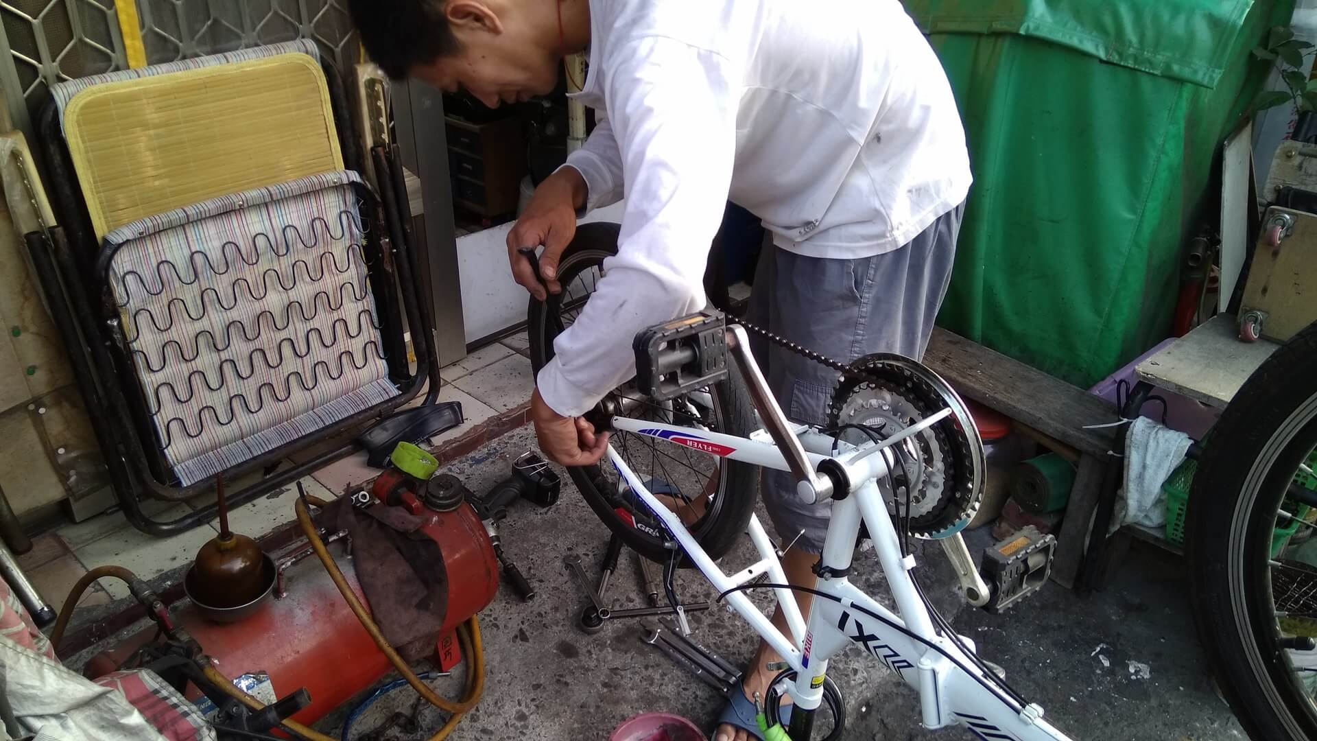 拆卸腳踏車輪胎