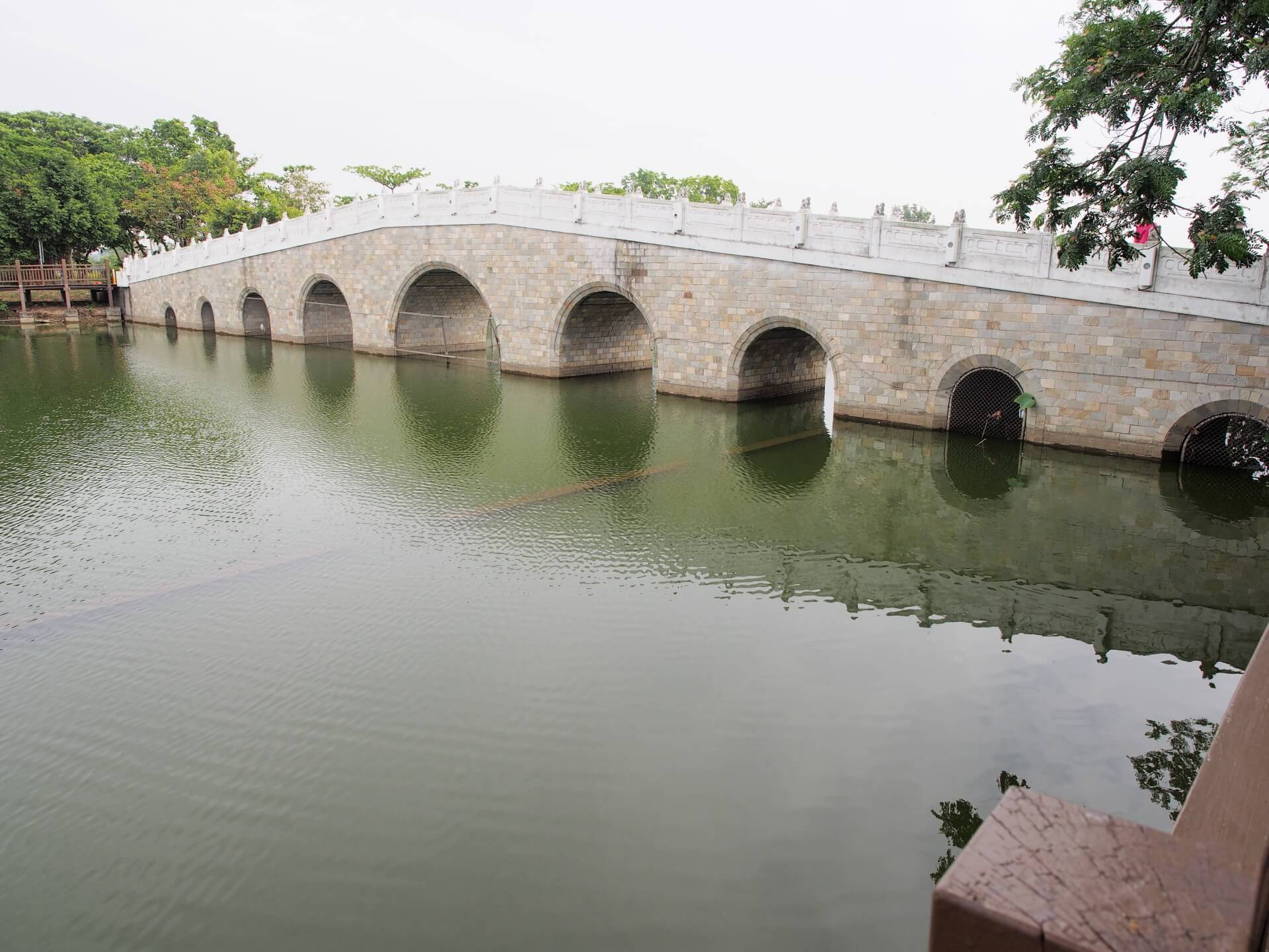 天鵝湖環保水上公園（拱橋）