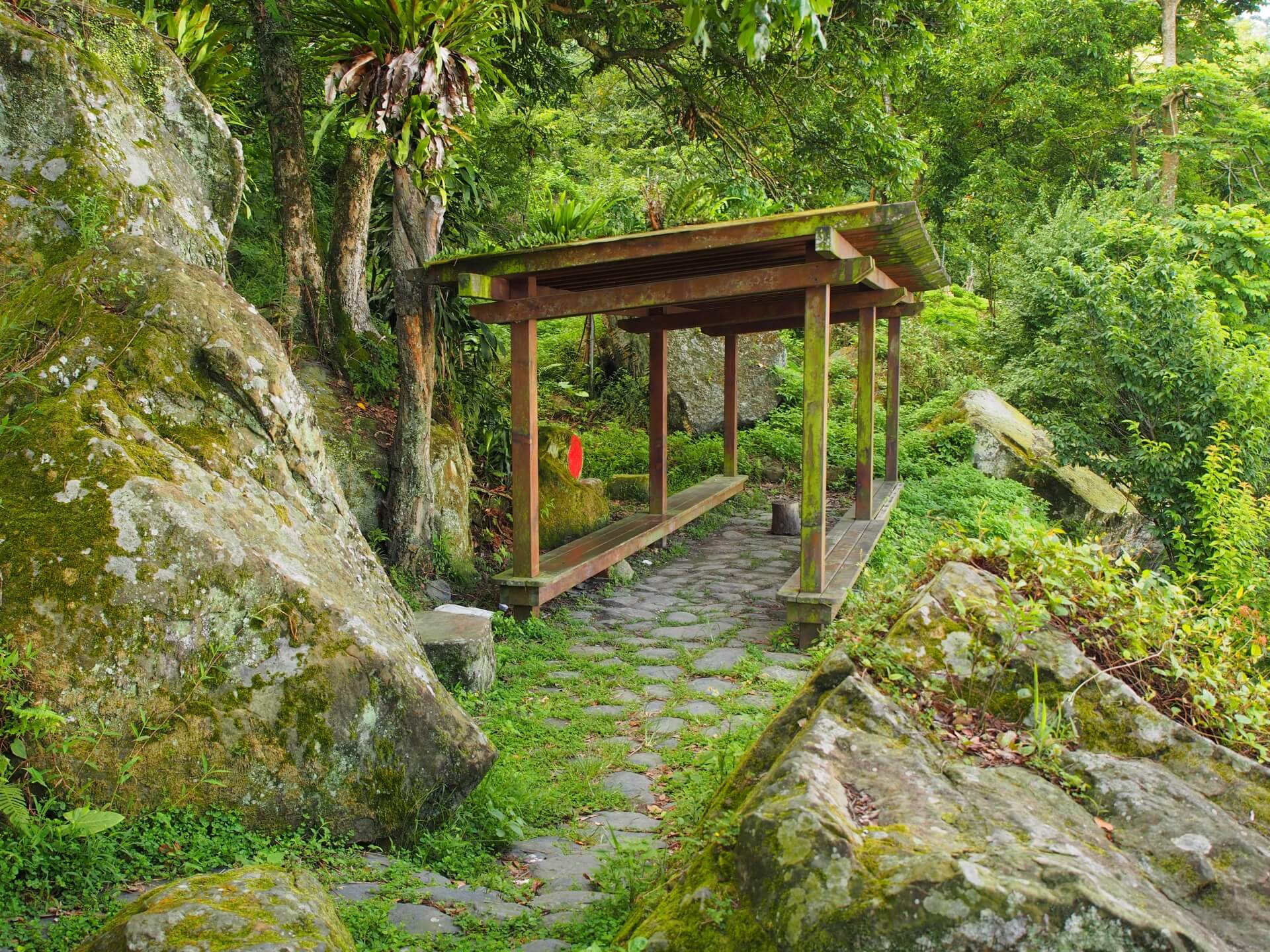 崁頭山步道涼亭