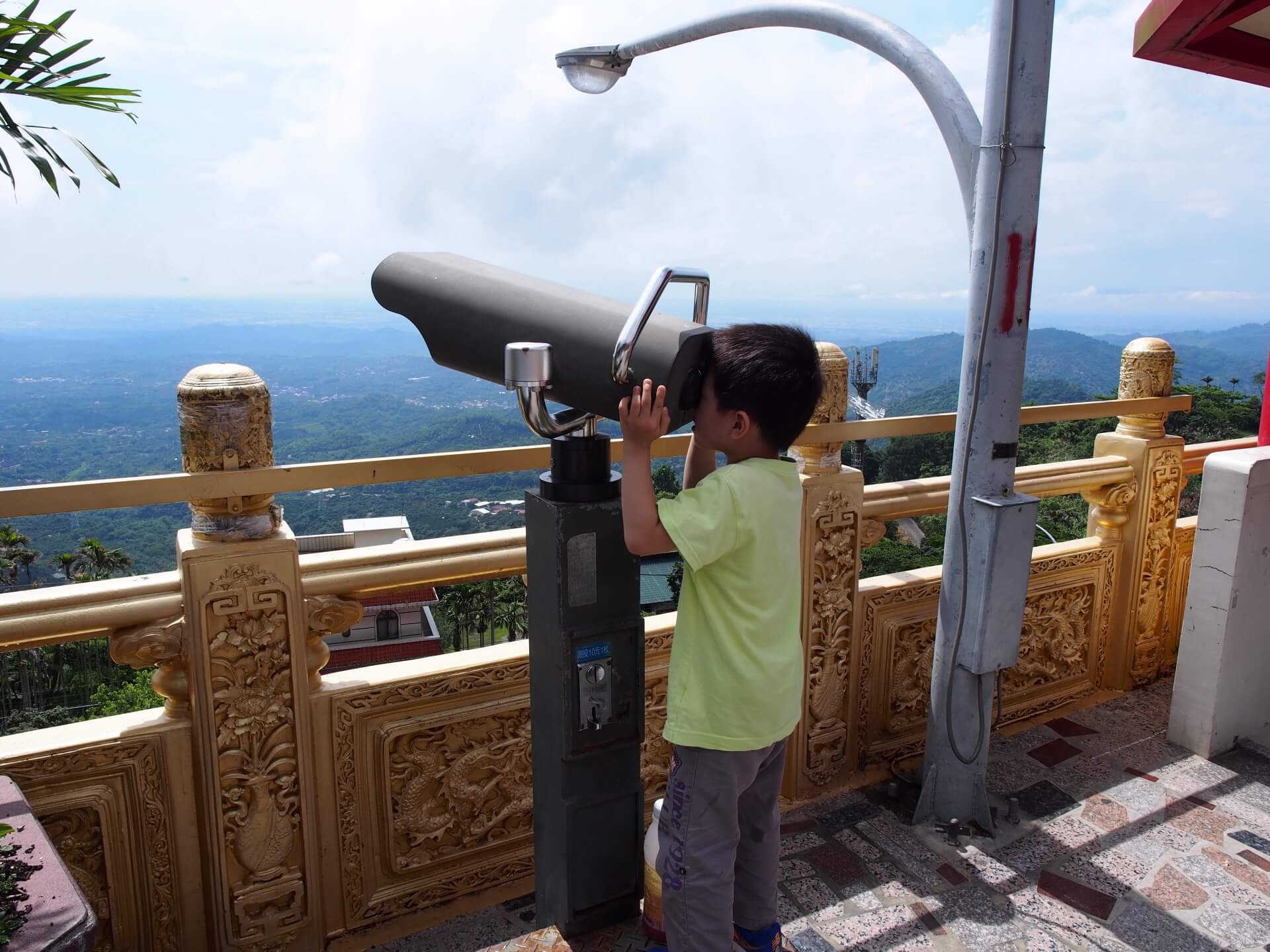 觀景台的望遠鏡