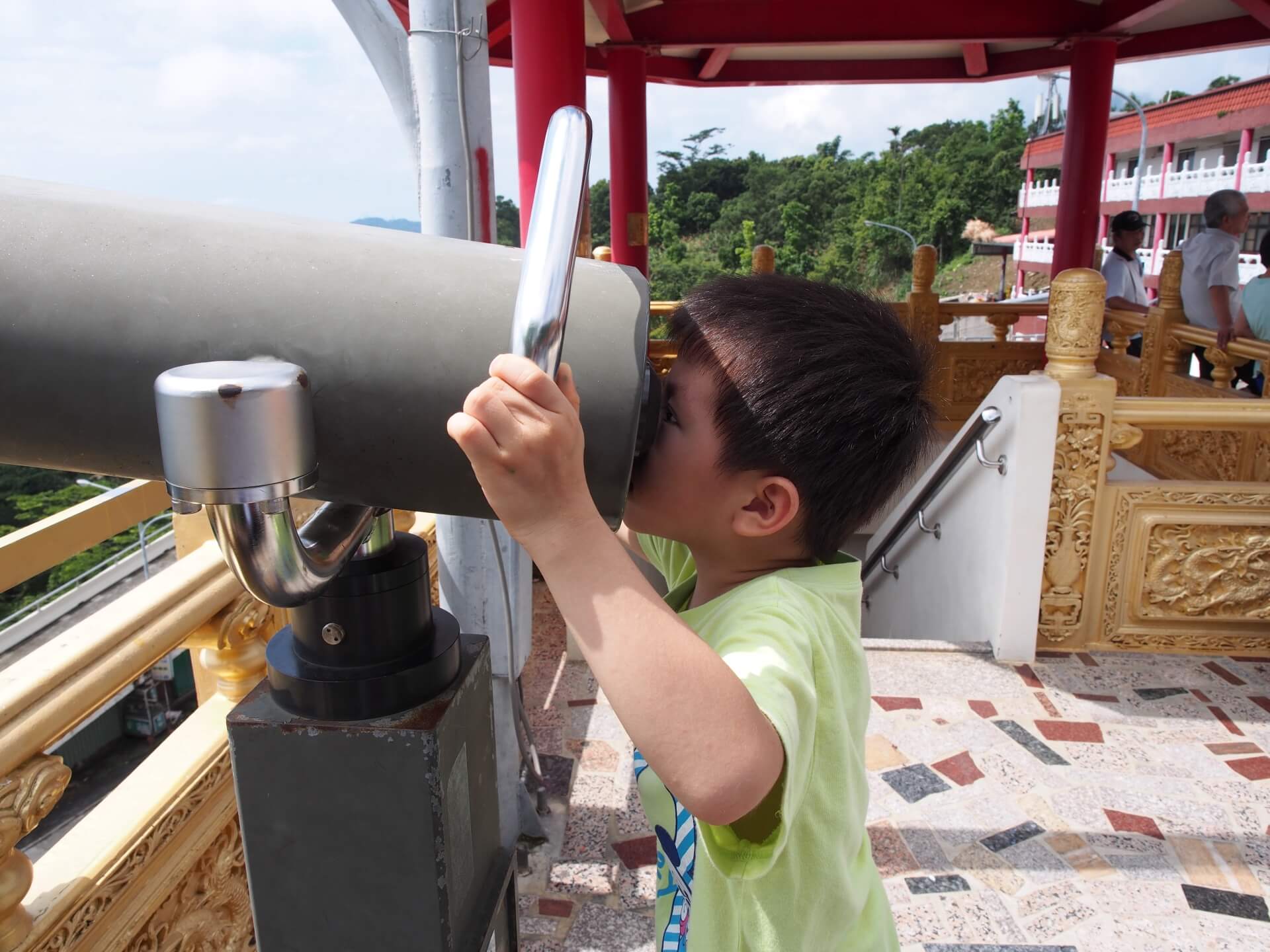 觀景台的望遠鏡