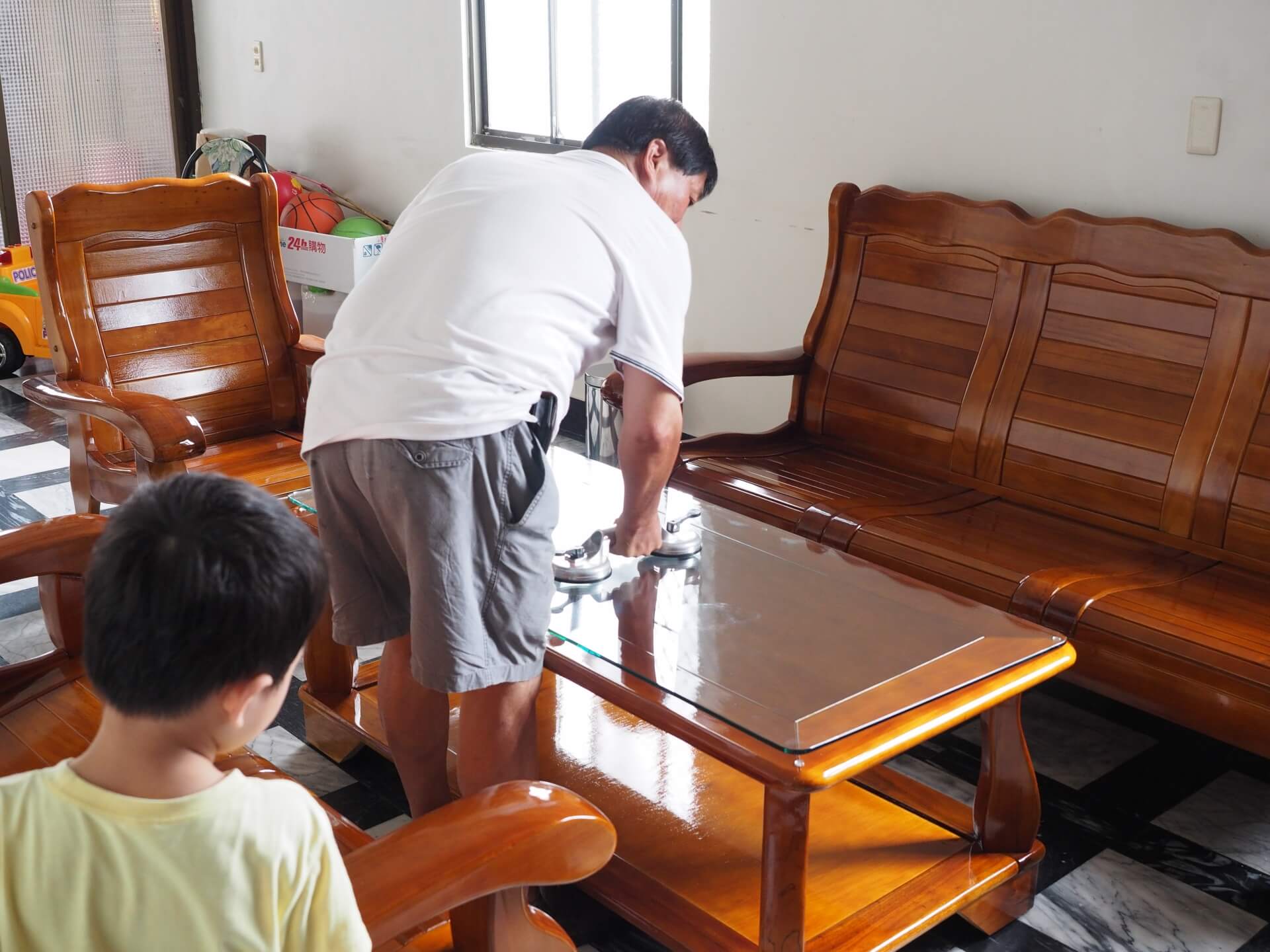 調整玻璃墊位置