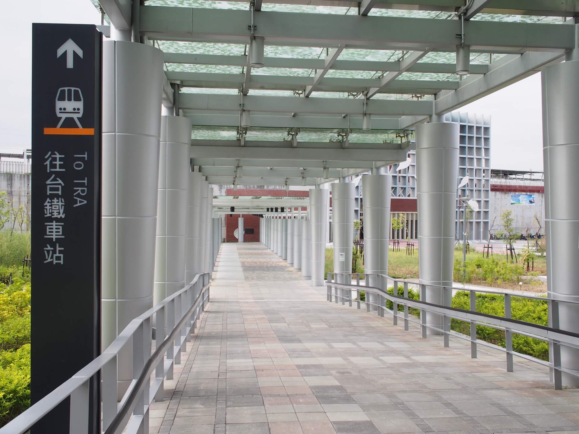 往台鐵長廊