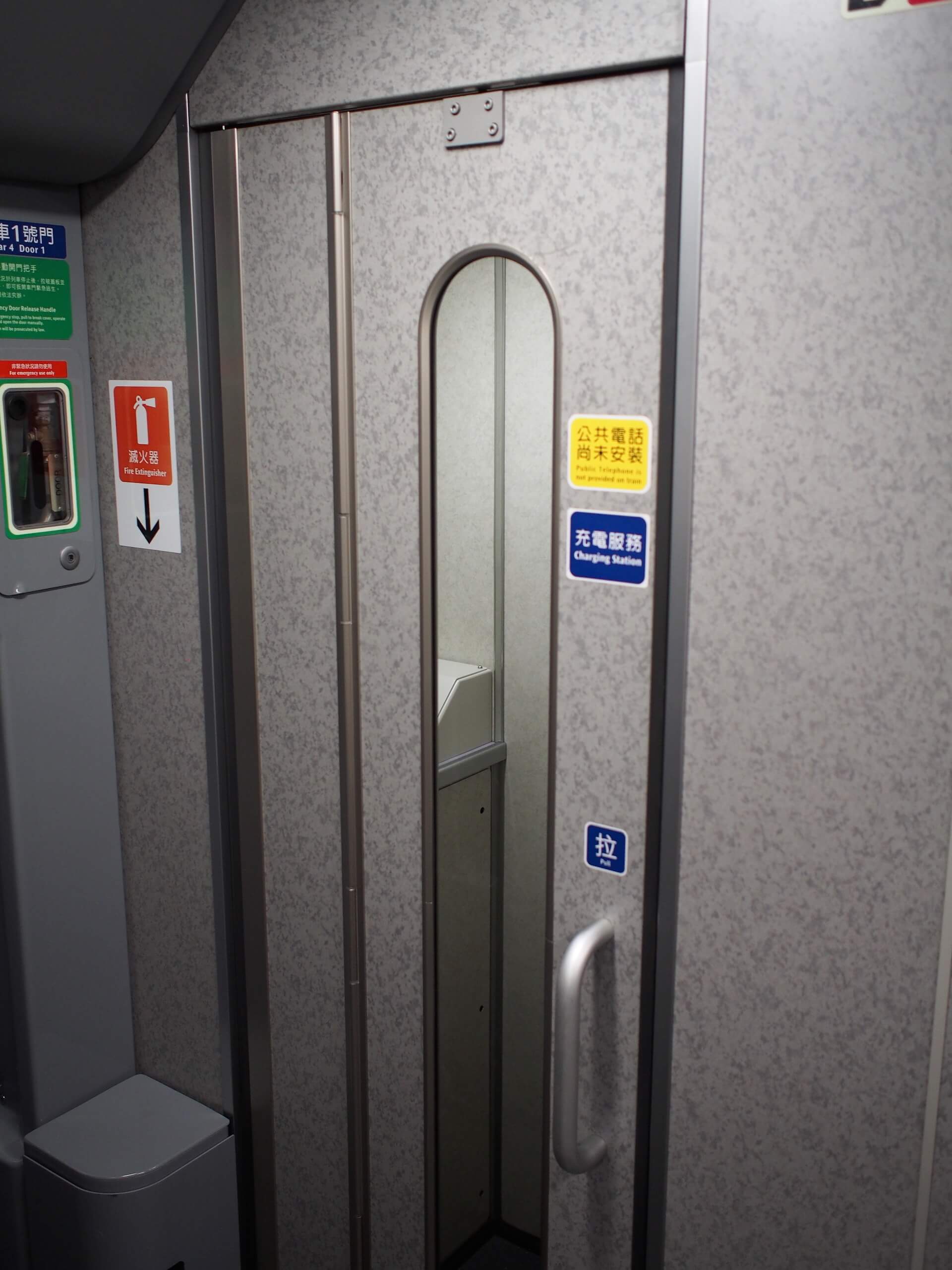 高鐵列車充電服務