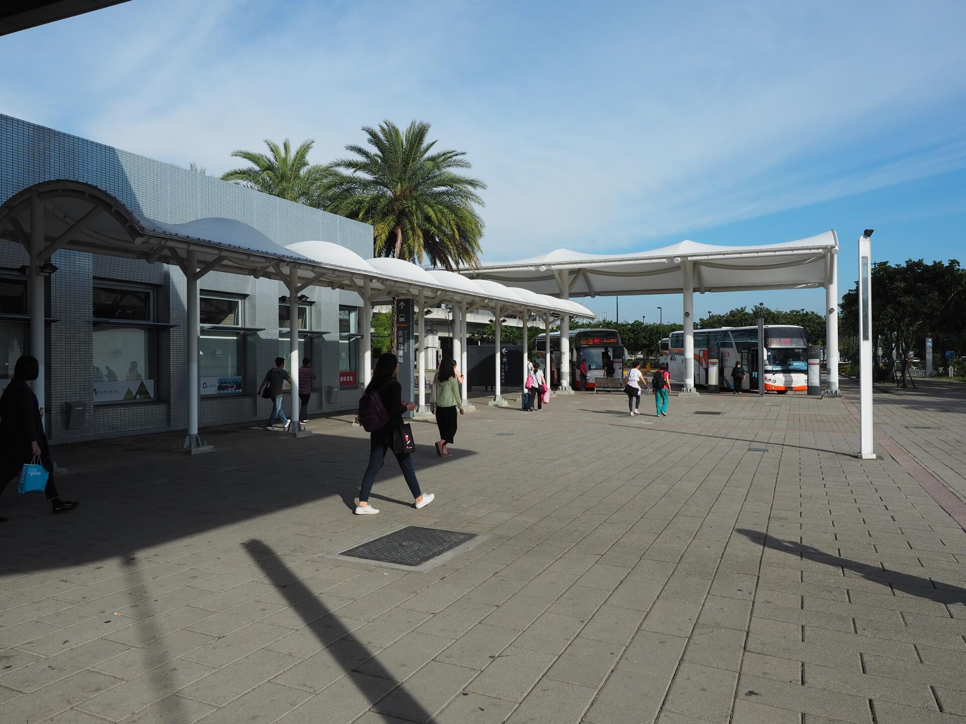 出口 2 往公車月台