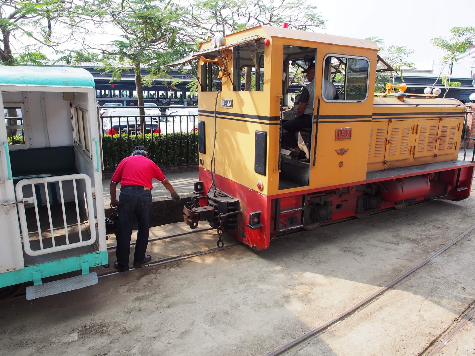 五分車連結火車頭