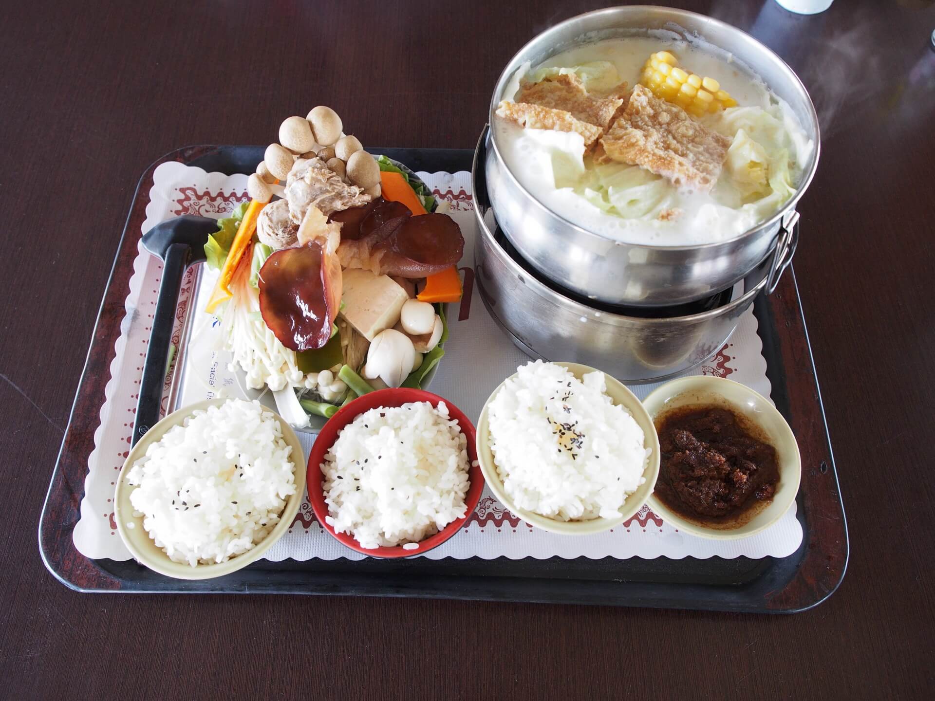 素食鮮奶火鍋（加兩碗飯）