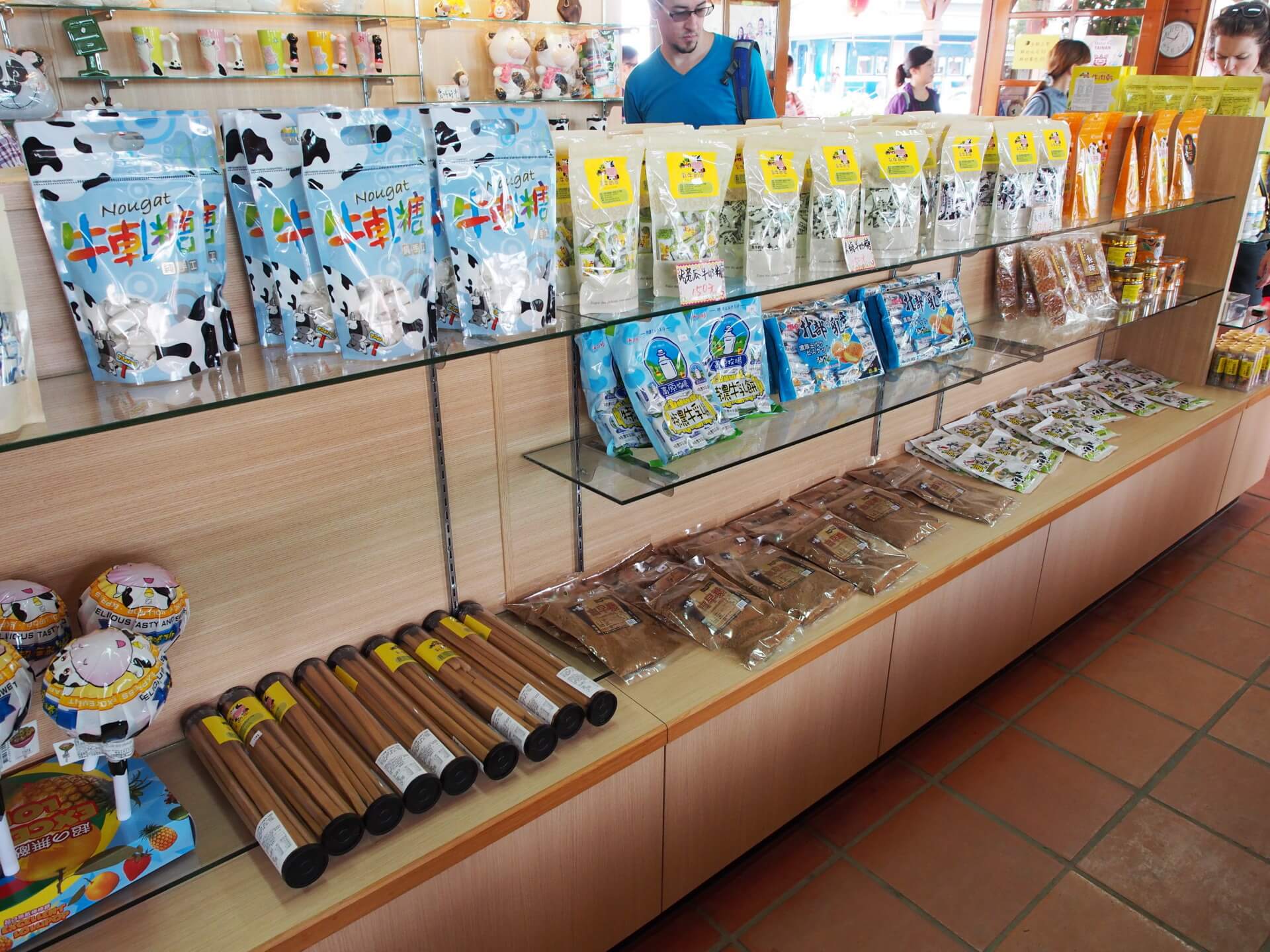 八老爺車站商店