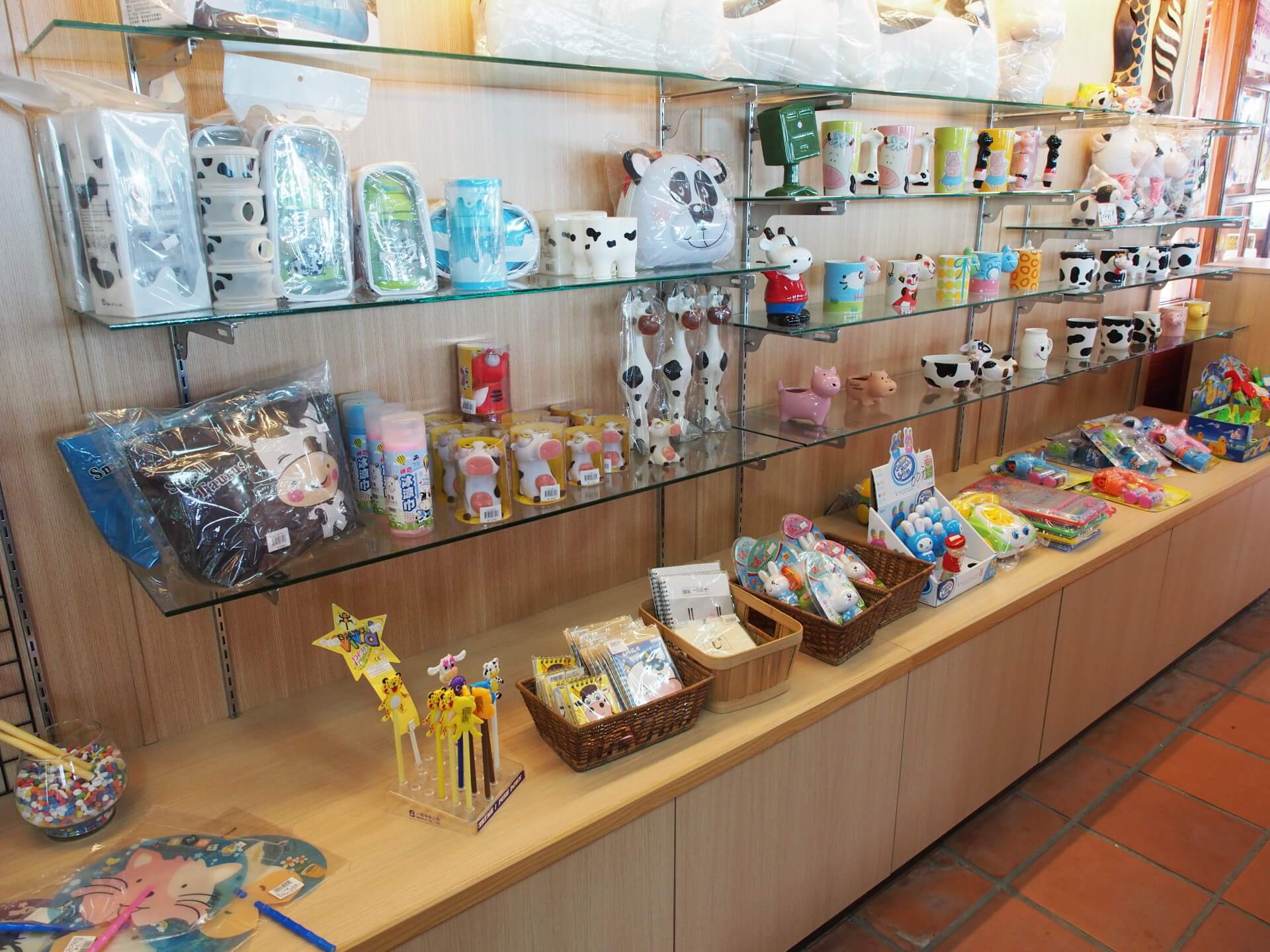 八老爺車站商店