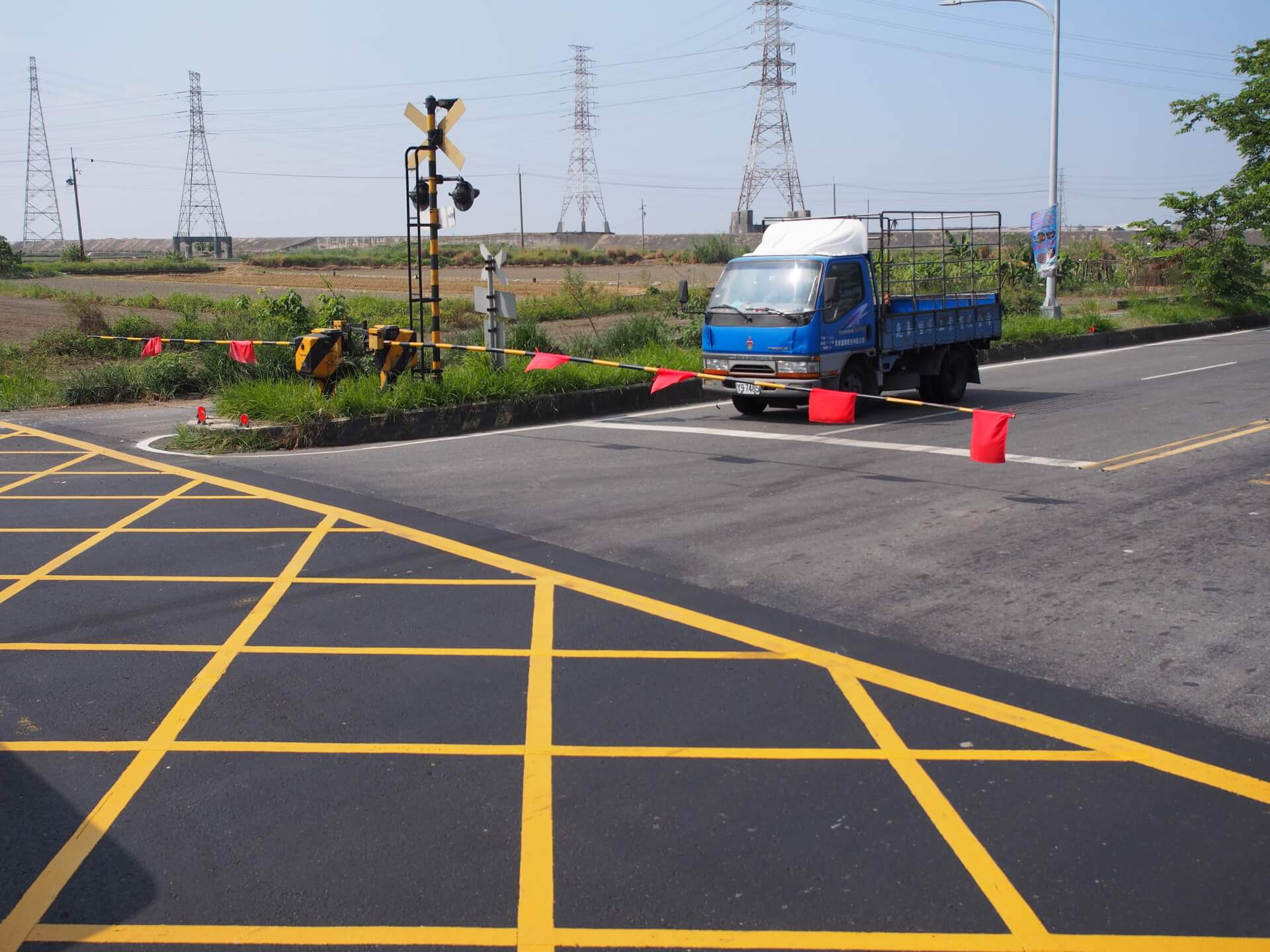 新營五分車沿路風景（平交道）