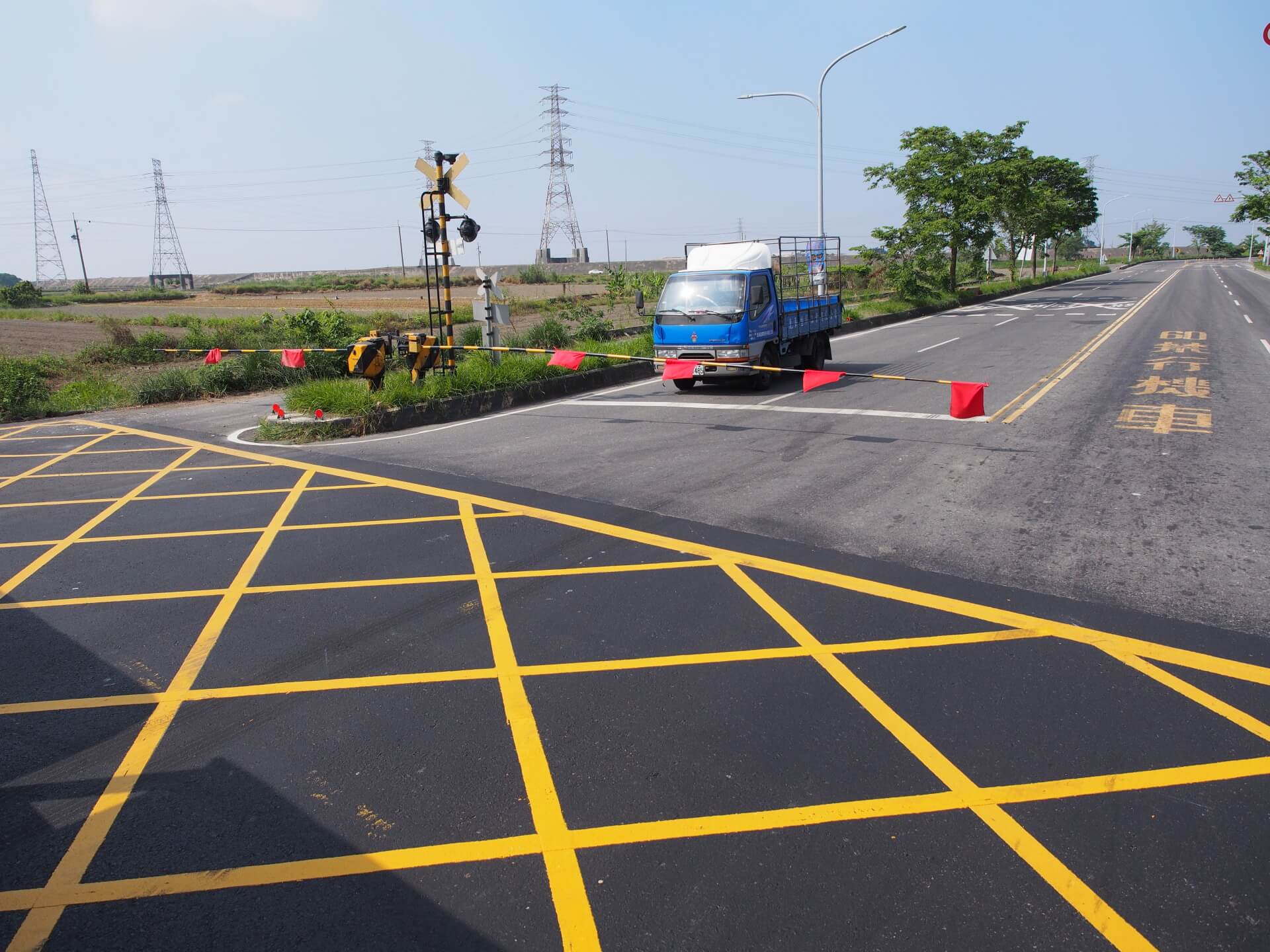 新營五分車沿路風景（平交道）