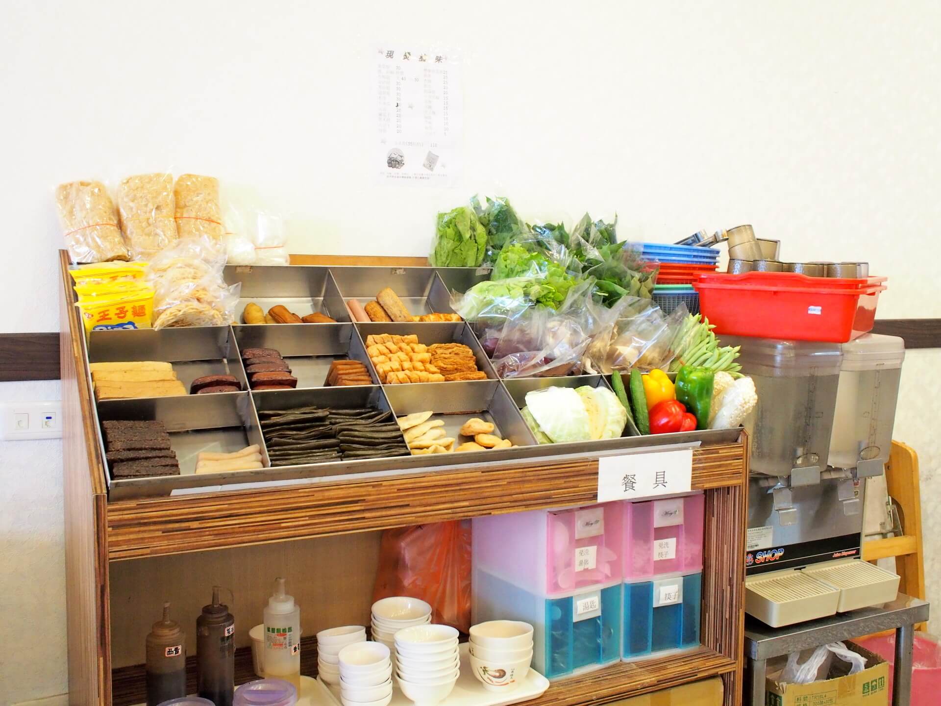 餐具與現點滷味區