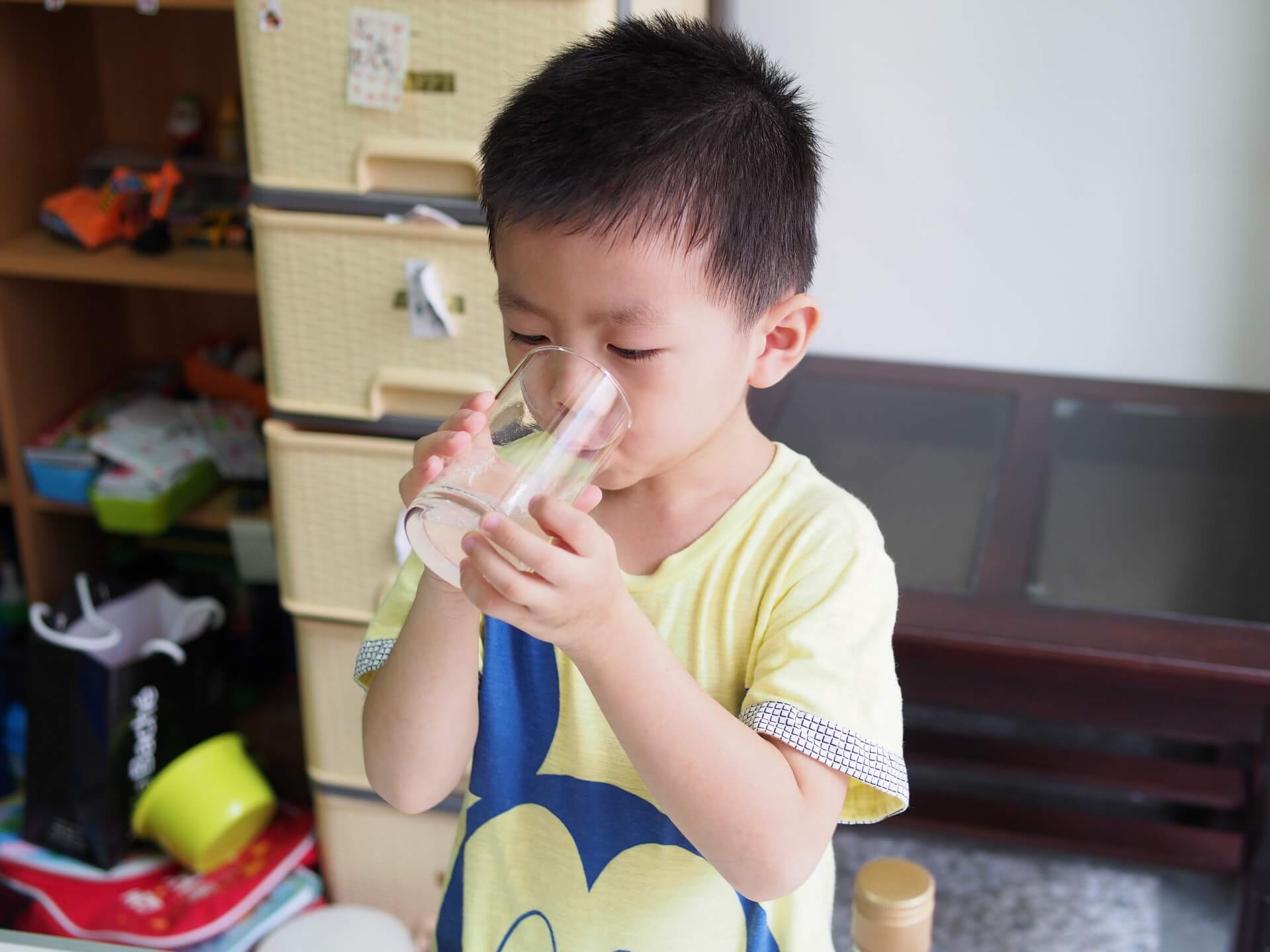 阿玄喝蜂蜜檸檬汁