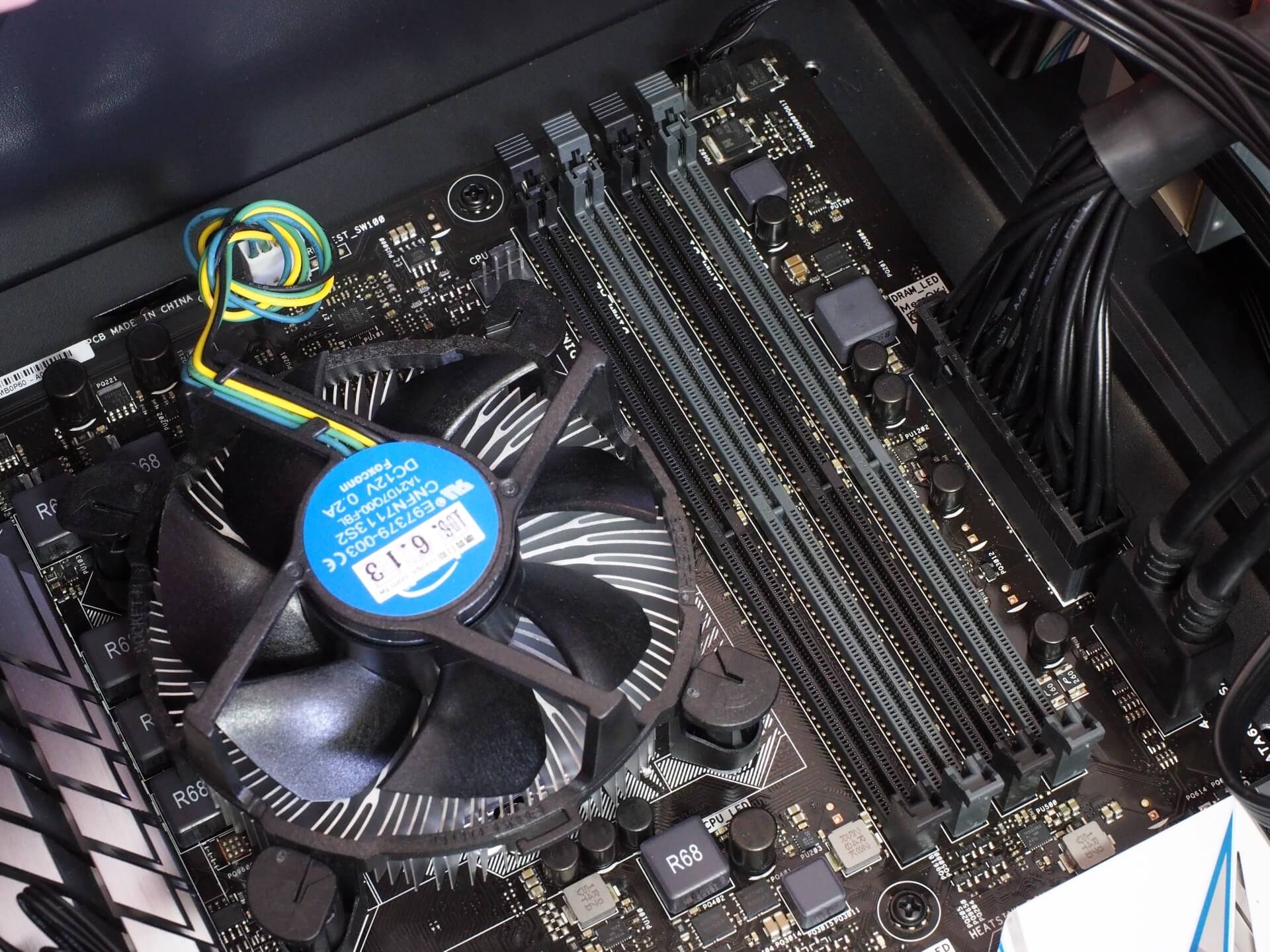 主機板記憶體插槽