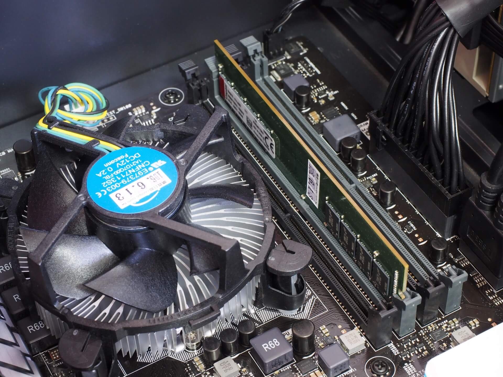 主機板記憶體插槽