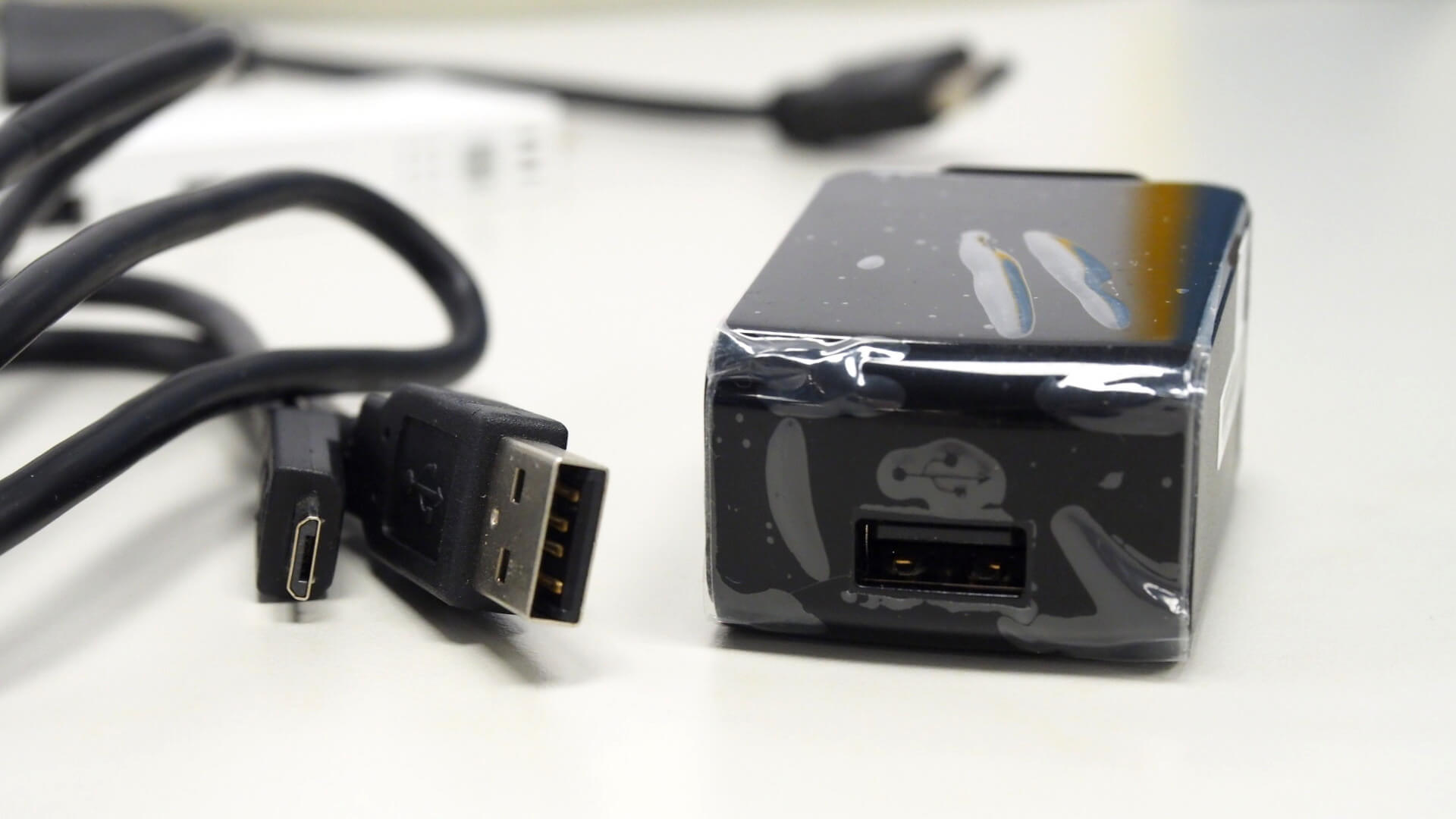 變壓器與 USB 線