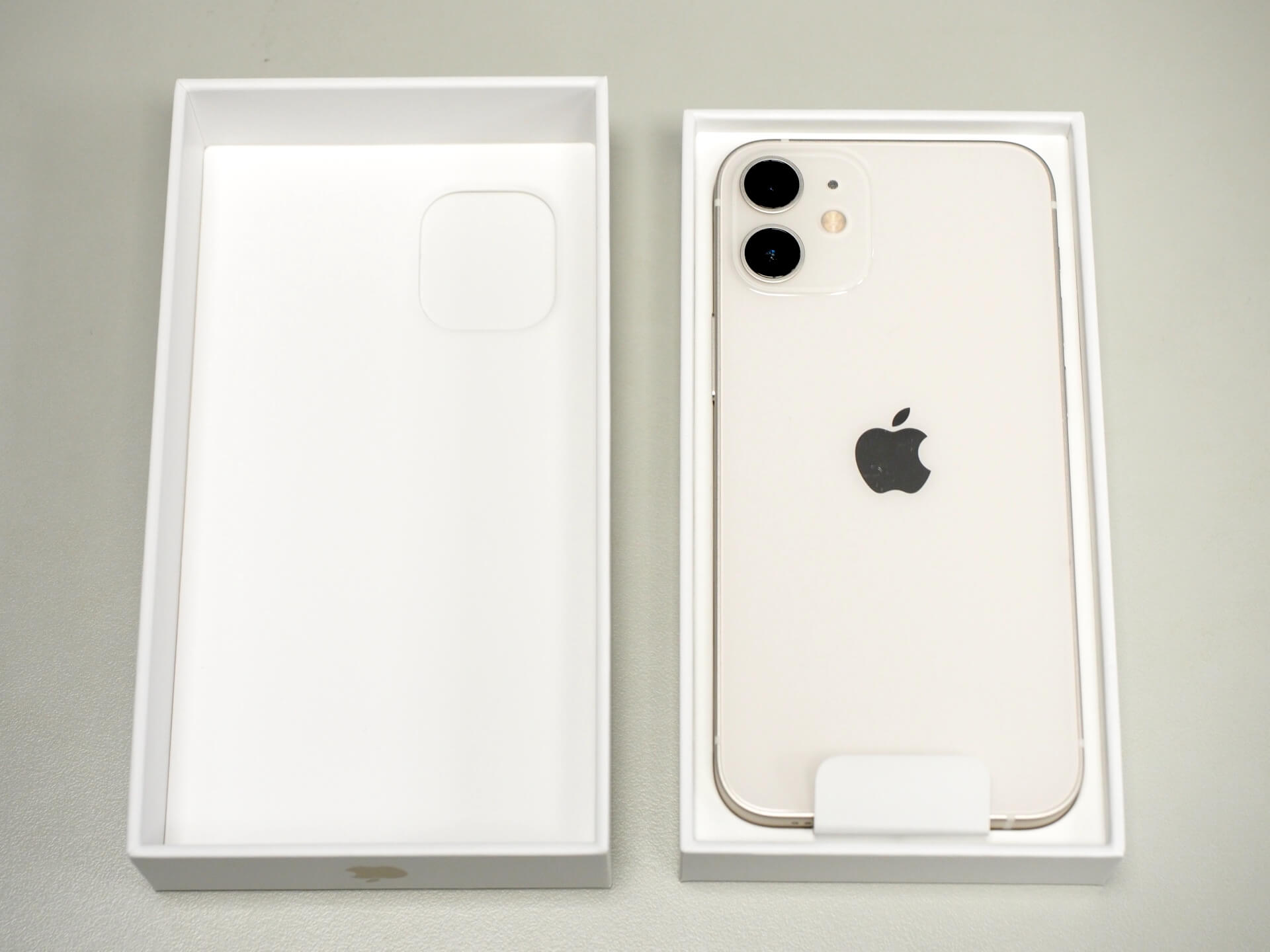 iPhone 12 mini 手機