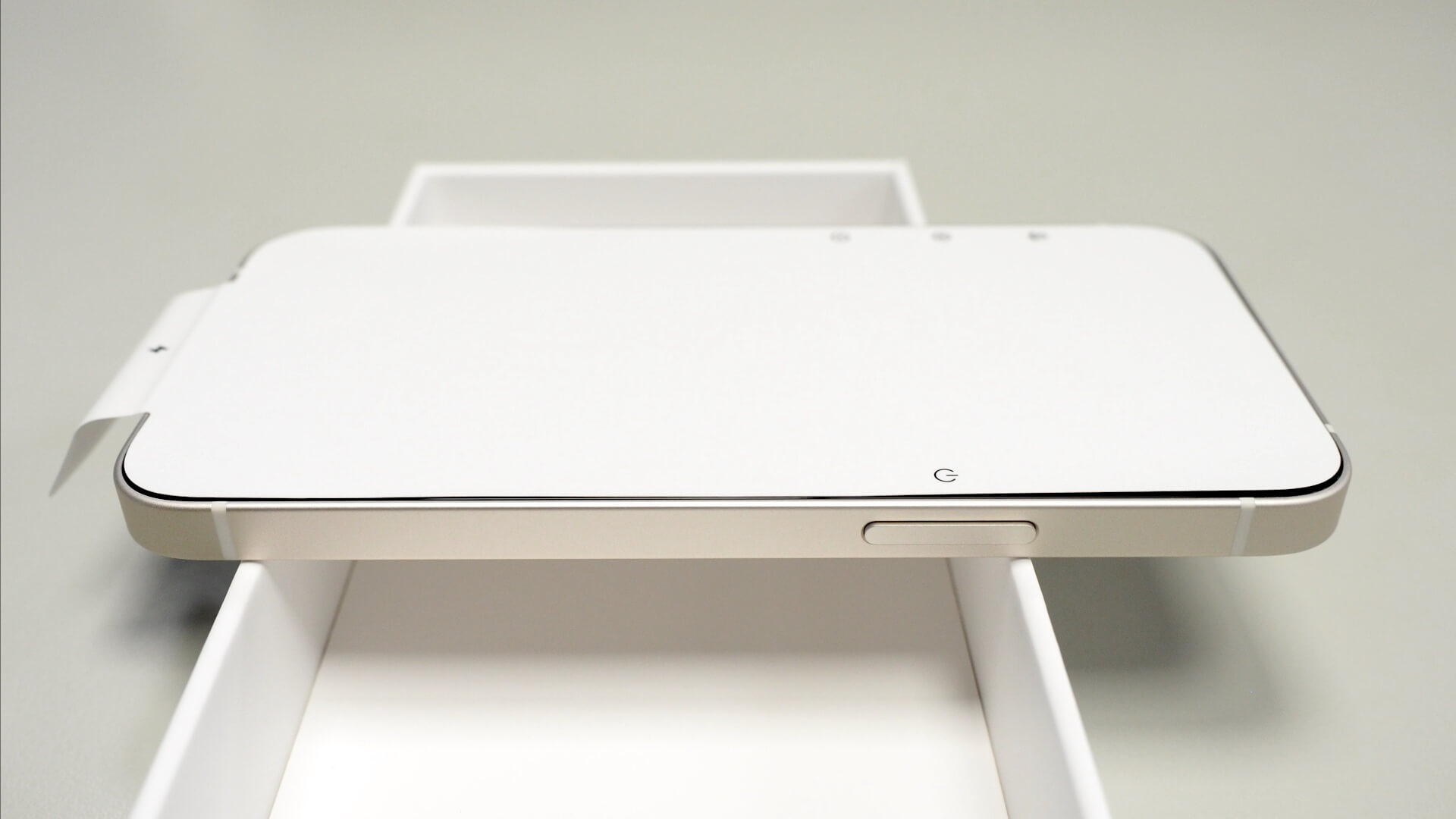 iPhone 12 mini 手機側面