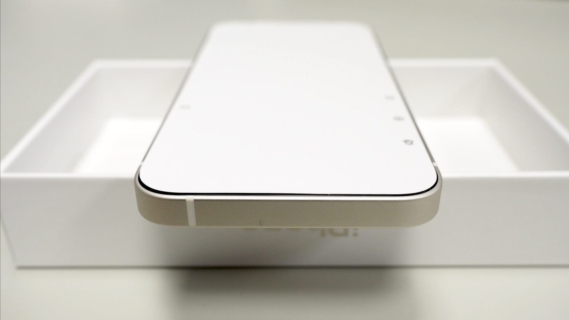 iPhone 12 mini 手機頂部