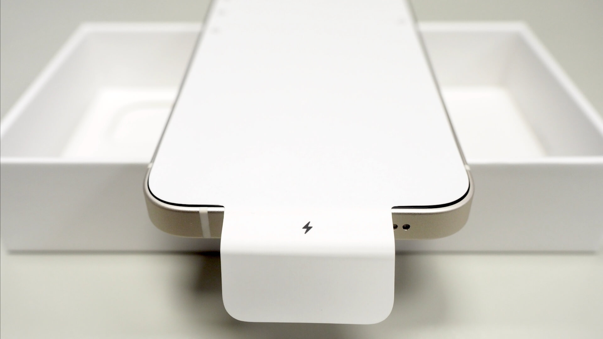 iPhone 12 mini 手機底部