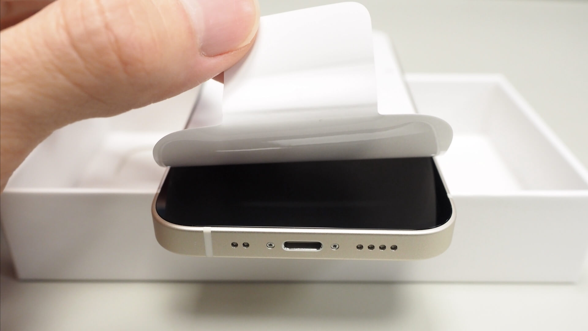 iPhone 12 mini 手機底部