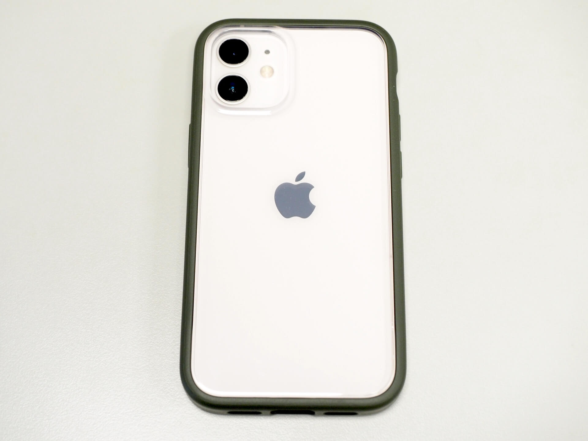 iPhone 12 與犀牛盾防摔殼