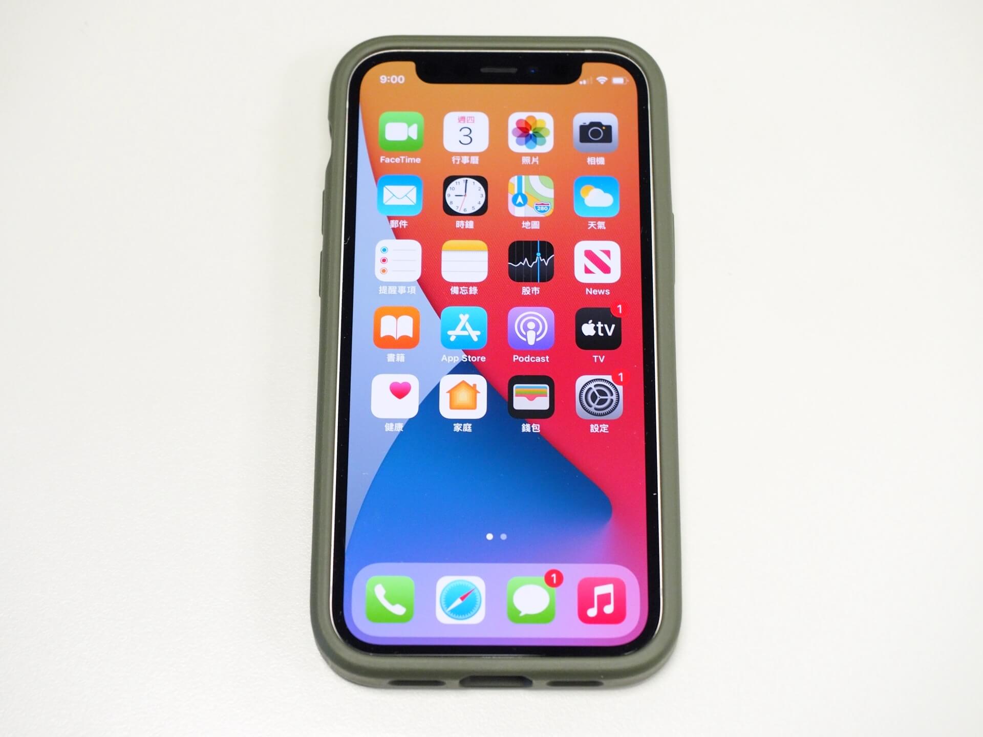 iPhone 12 與犀牛盾防摔殼