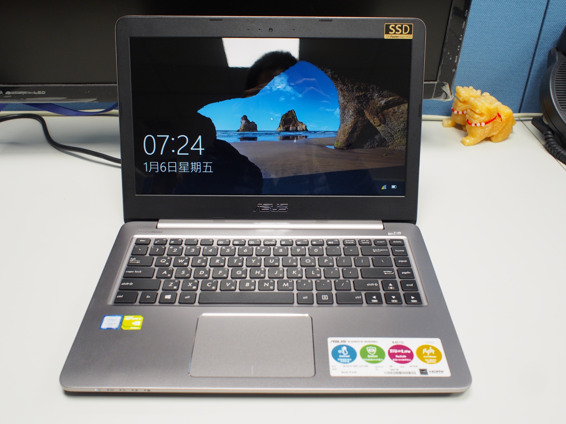 ASUS K401U 筆記型電腦