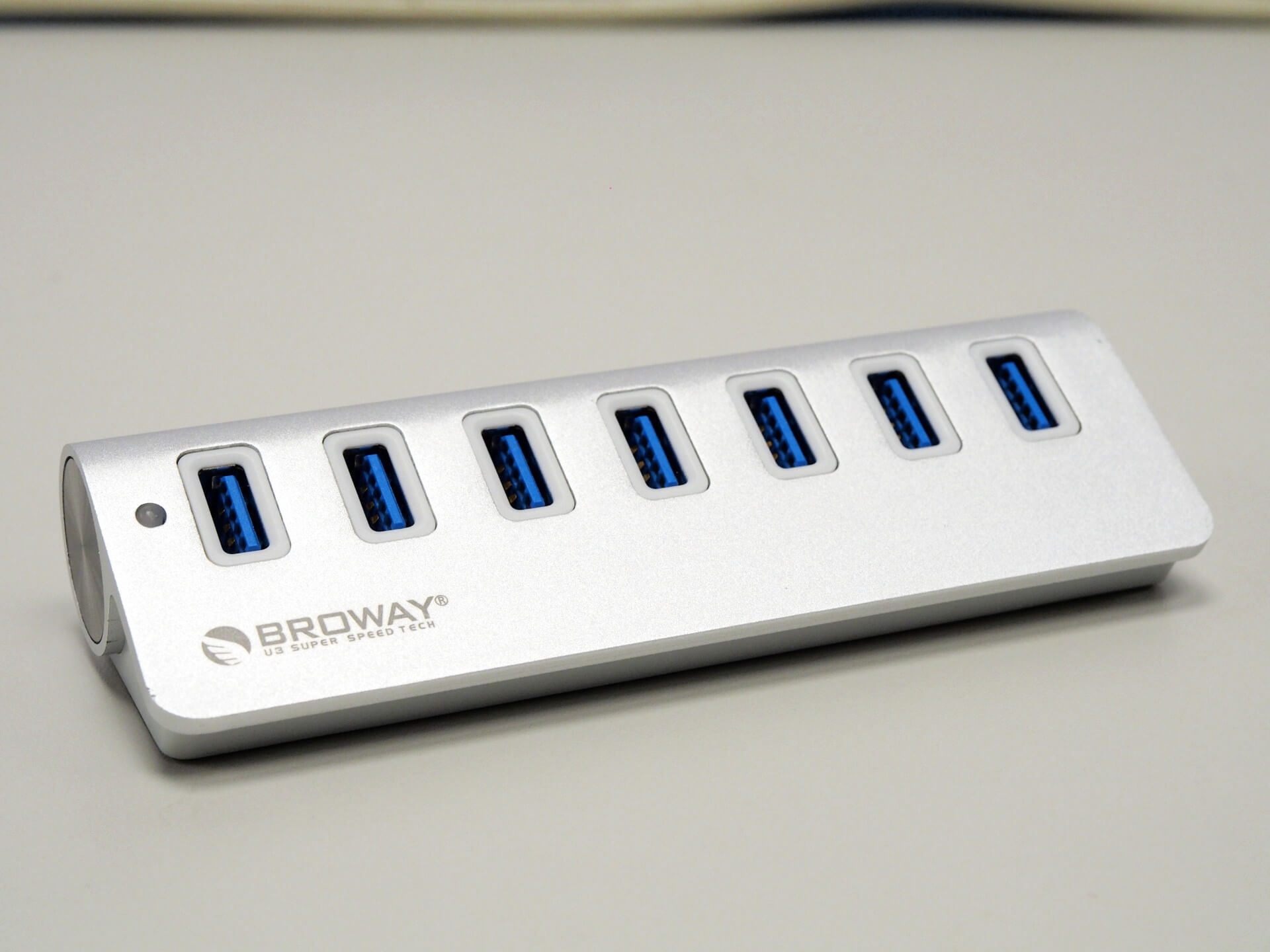 七個 USB 連接埠