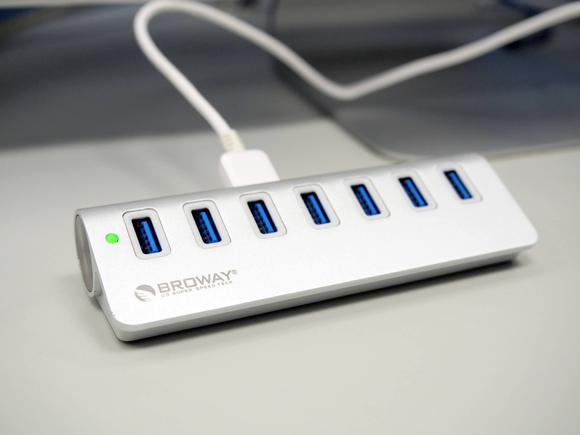 插上 USB 線連接電腦