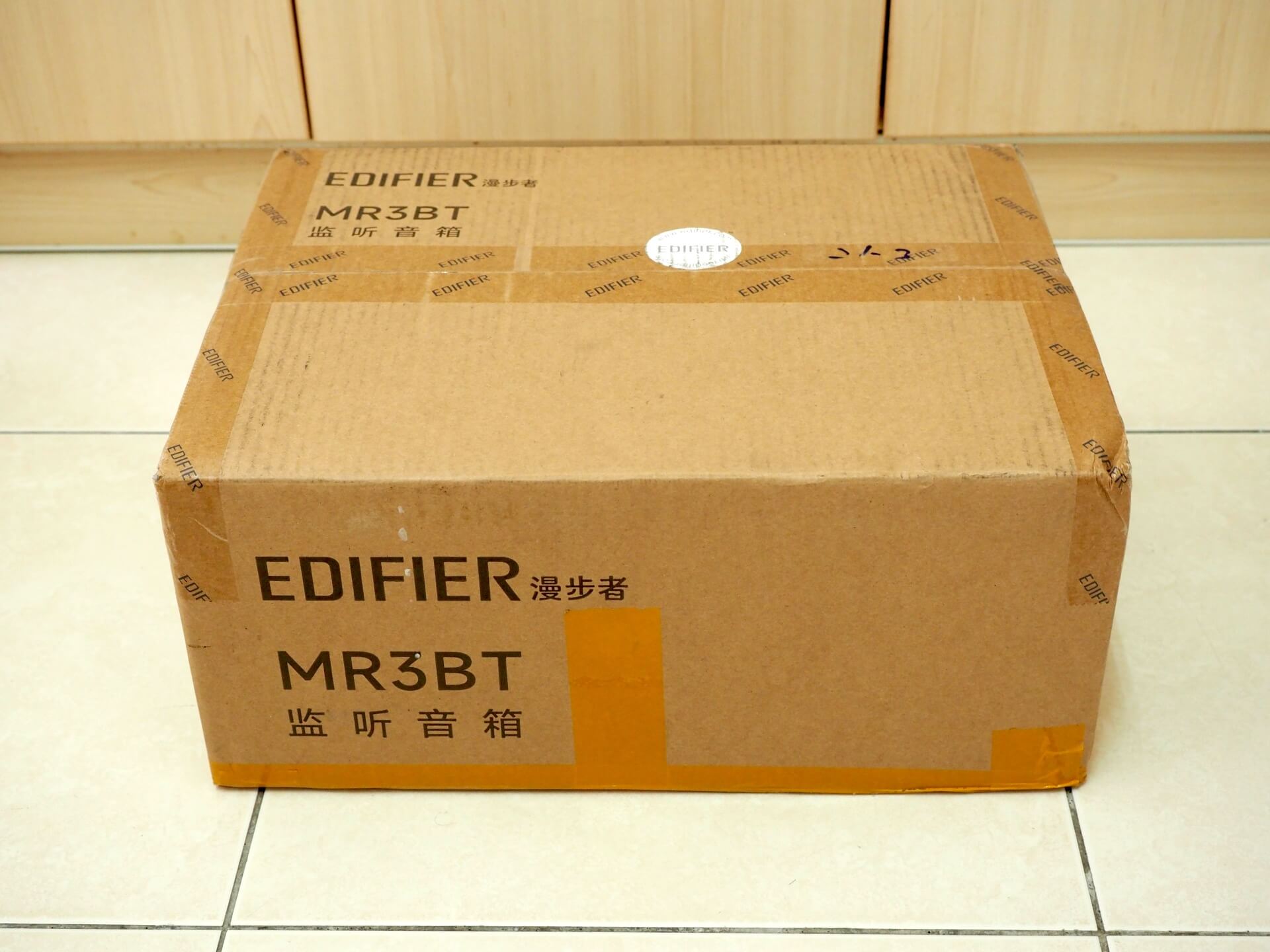 漫步者 Edifier MR3BT 專業監聽喇叭外箱