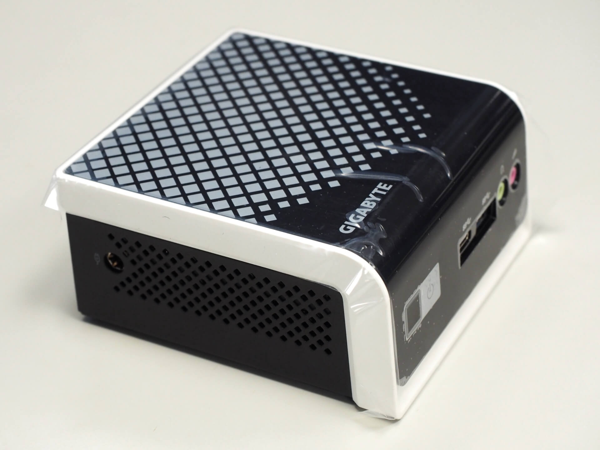 技嘉 BRIX GB-BLCE-4105C 迷你準系統電腦