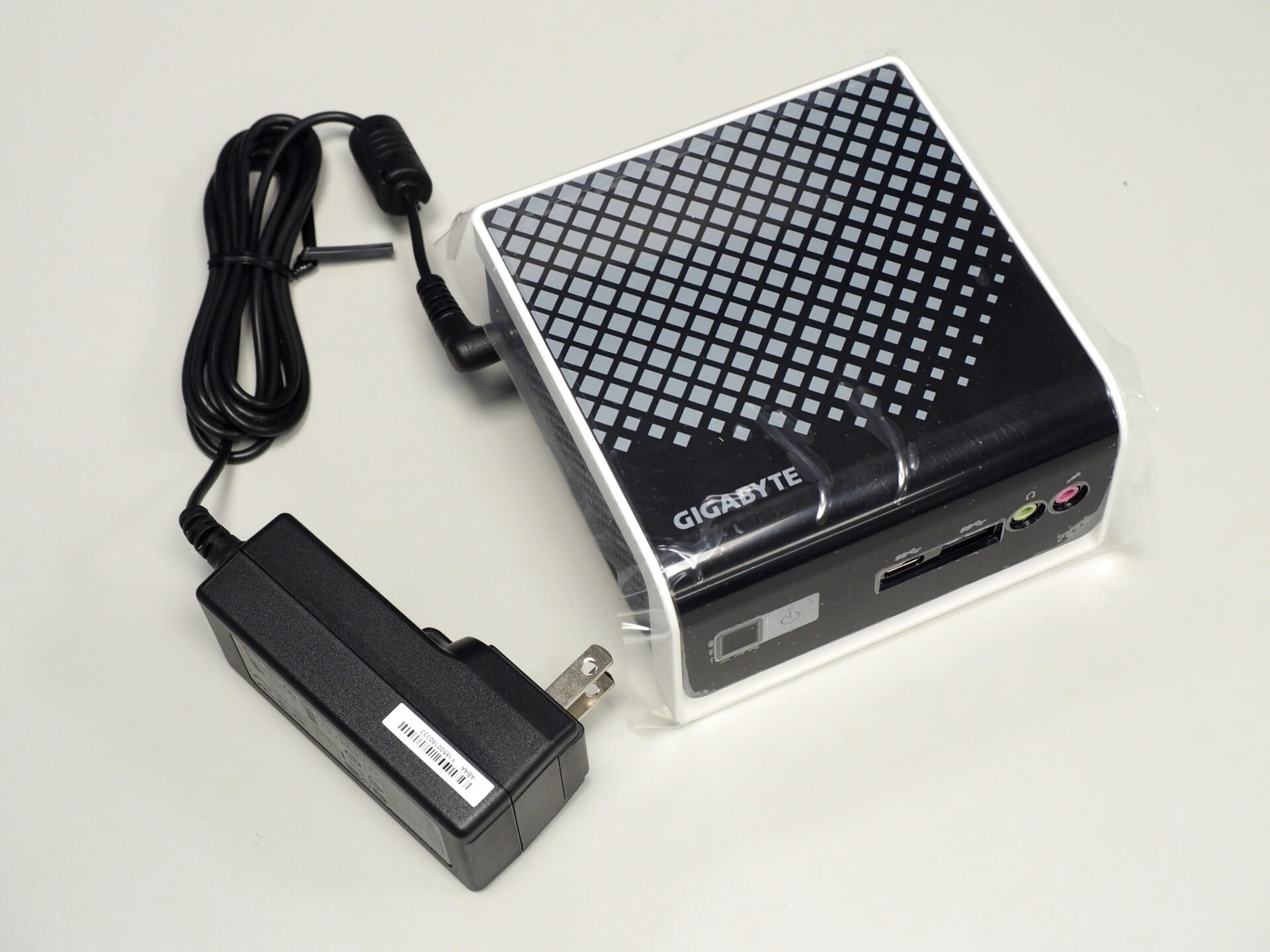 接上電源供應器