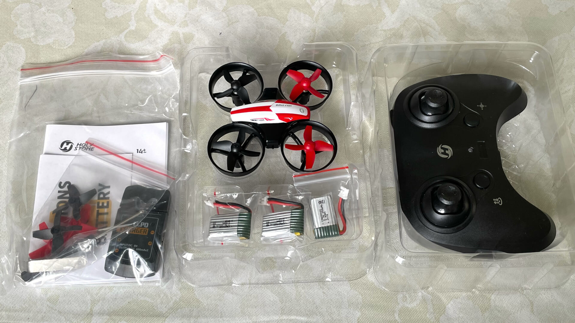 Holy Stone HS210 迷你遙控飛機與所有配件