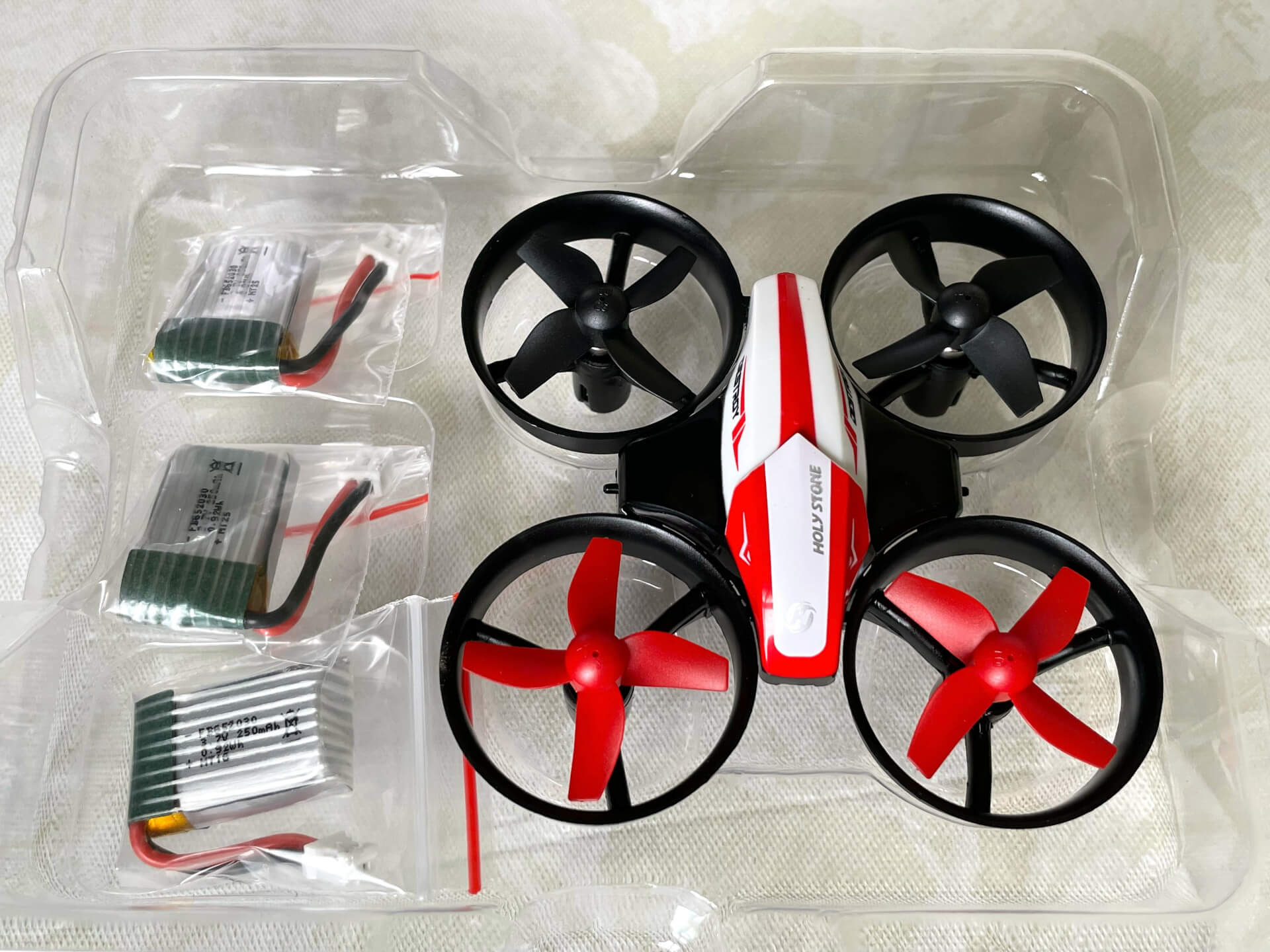 Holy Stone HS210 迷你遙控飛機與電池