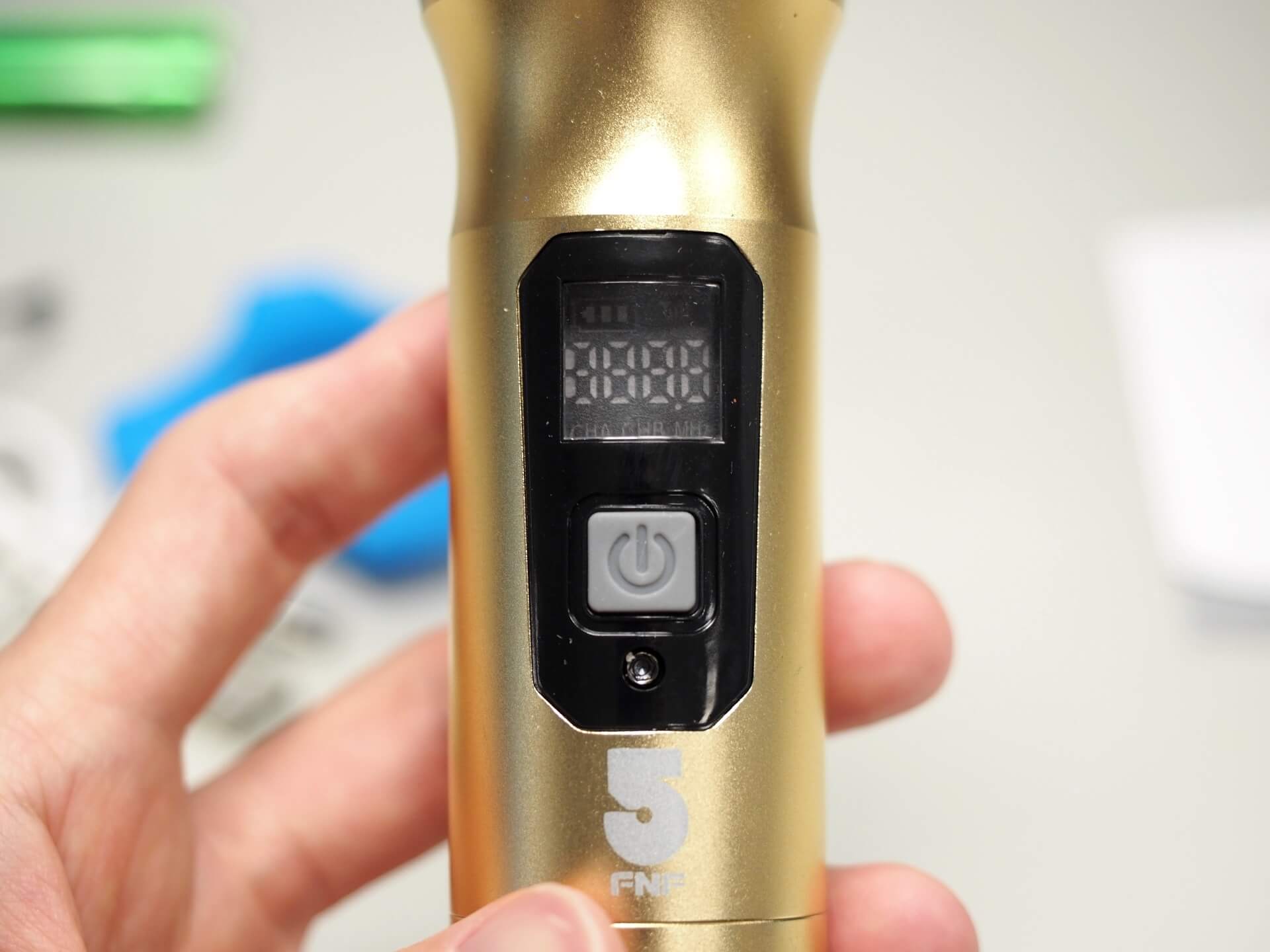 電源、頻率與電量顯示