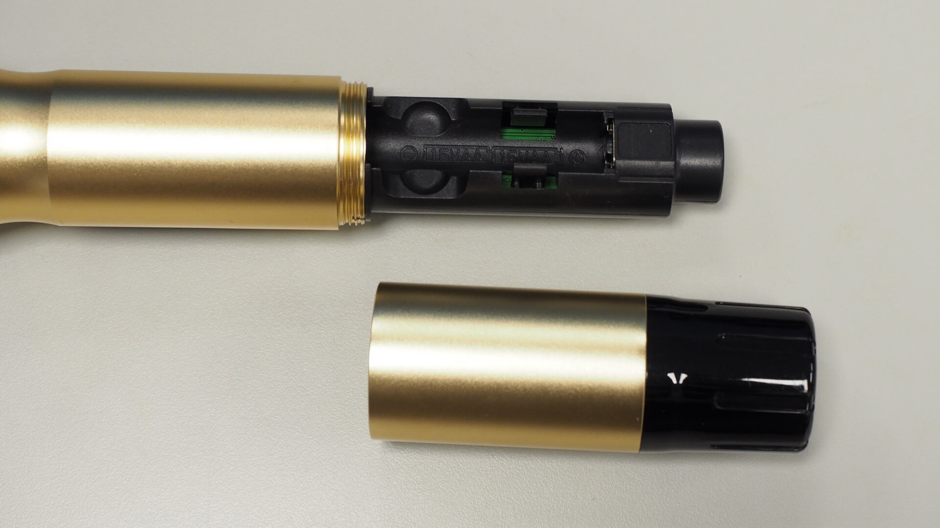 使用兩顆三號電池