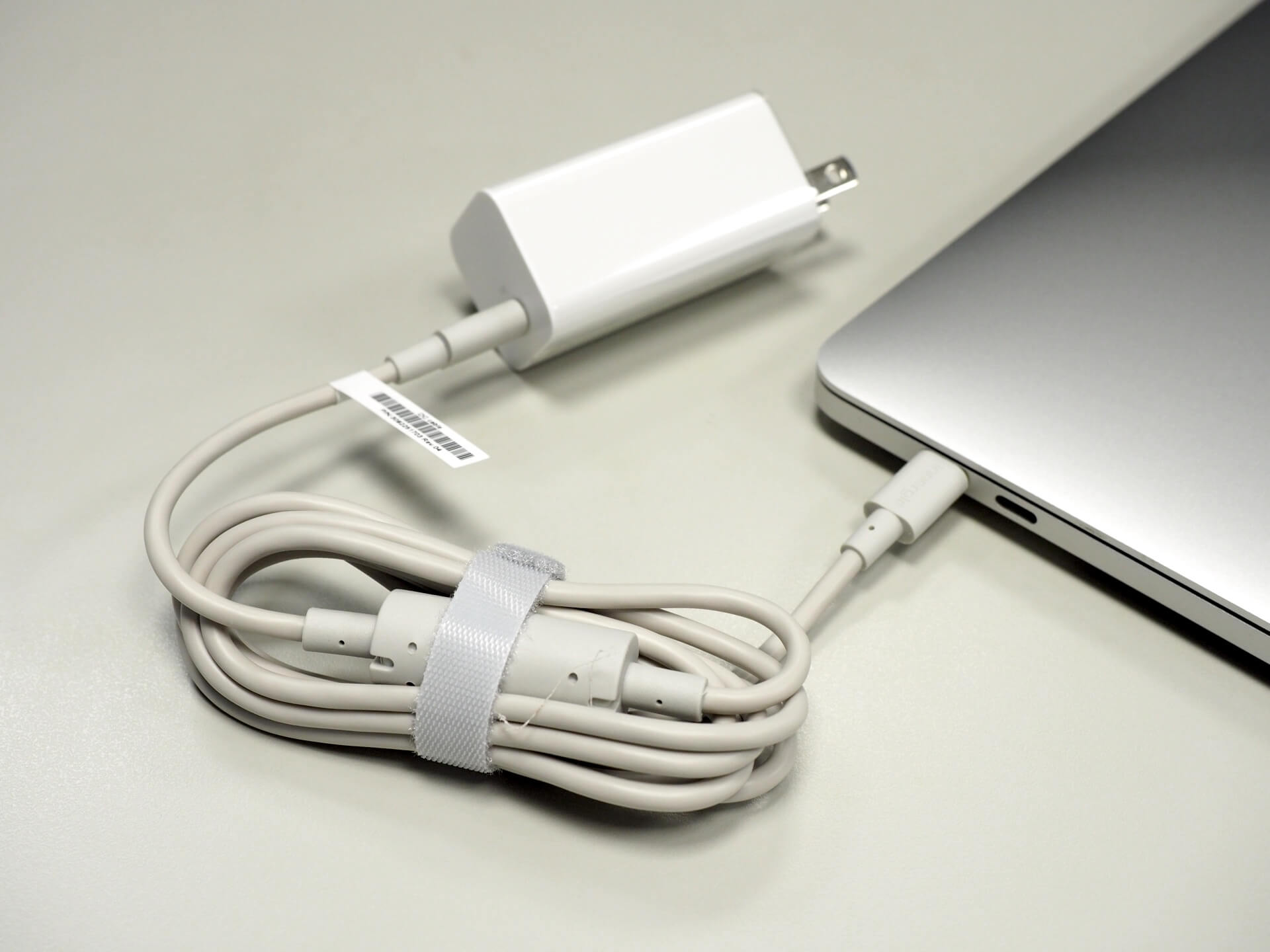 Innergie PowerGear 60C 充電器與 MacBook Pro