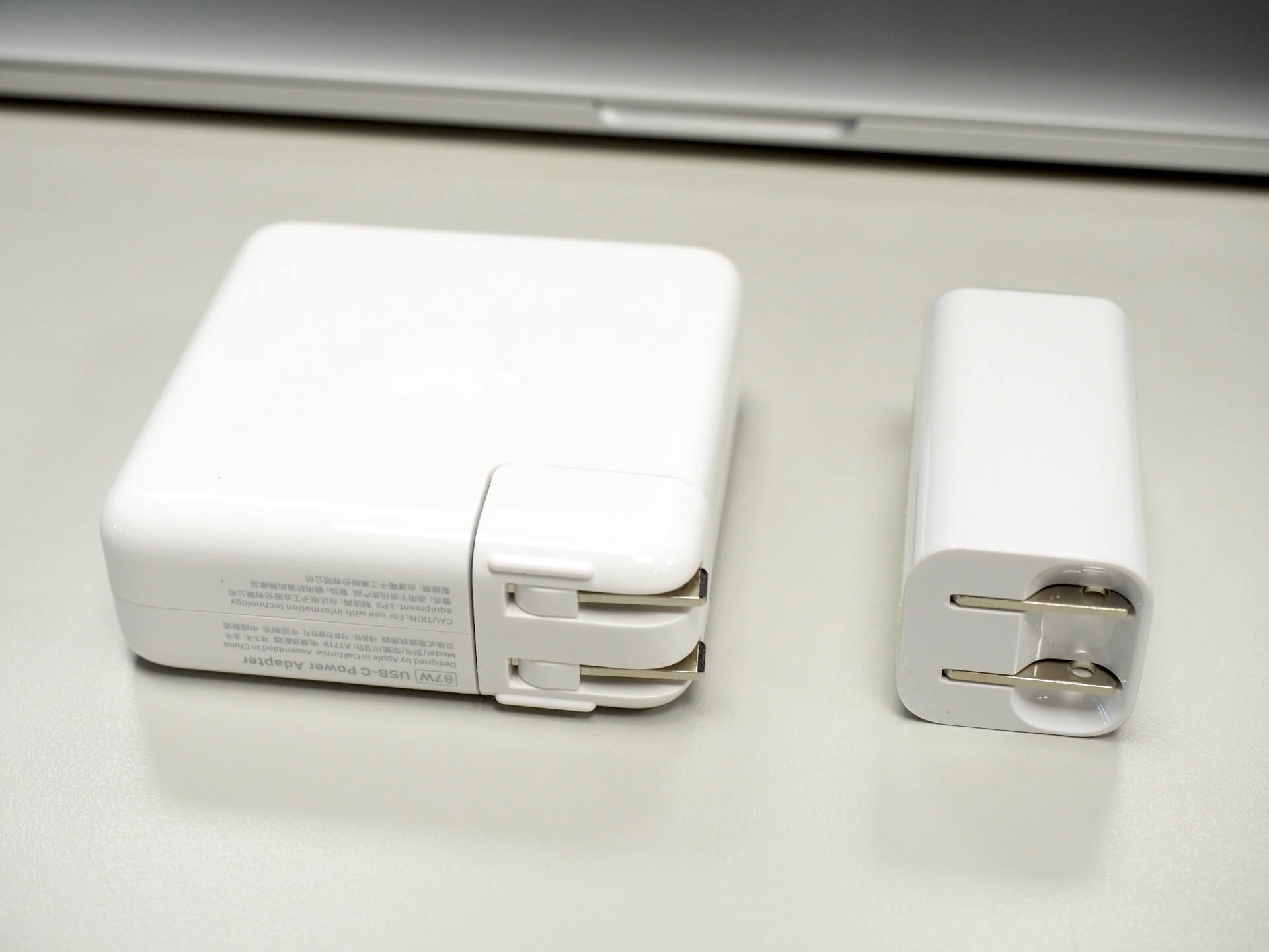 Innergie PowerGear 60C 充電器與 MacBook Pro 原廠變壓器