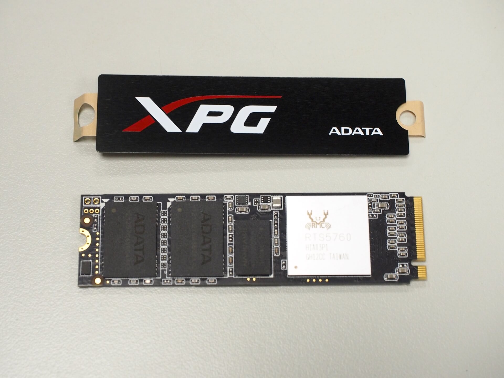 威剛 XPG SX6000 256G M.2 (PCIe) SSD 固態硬碟與散熱片