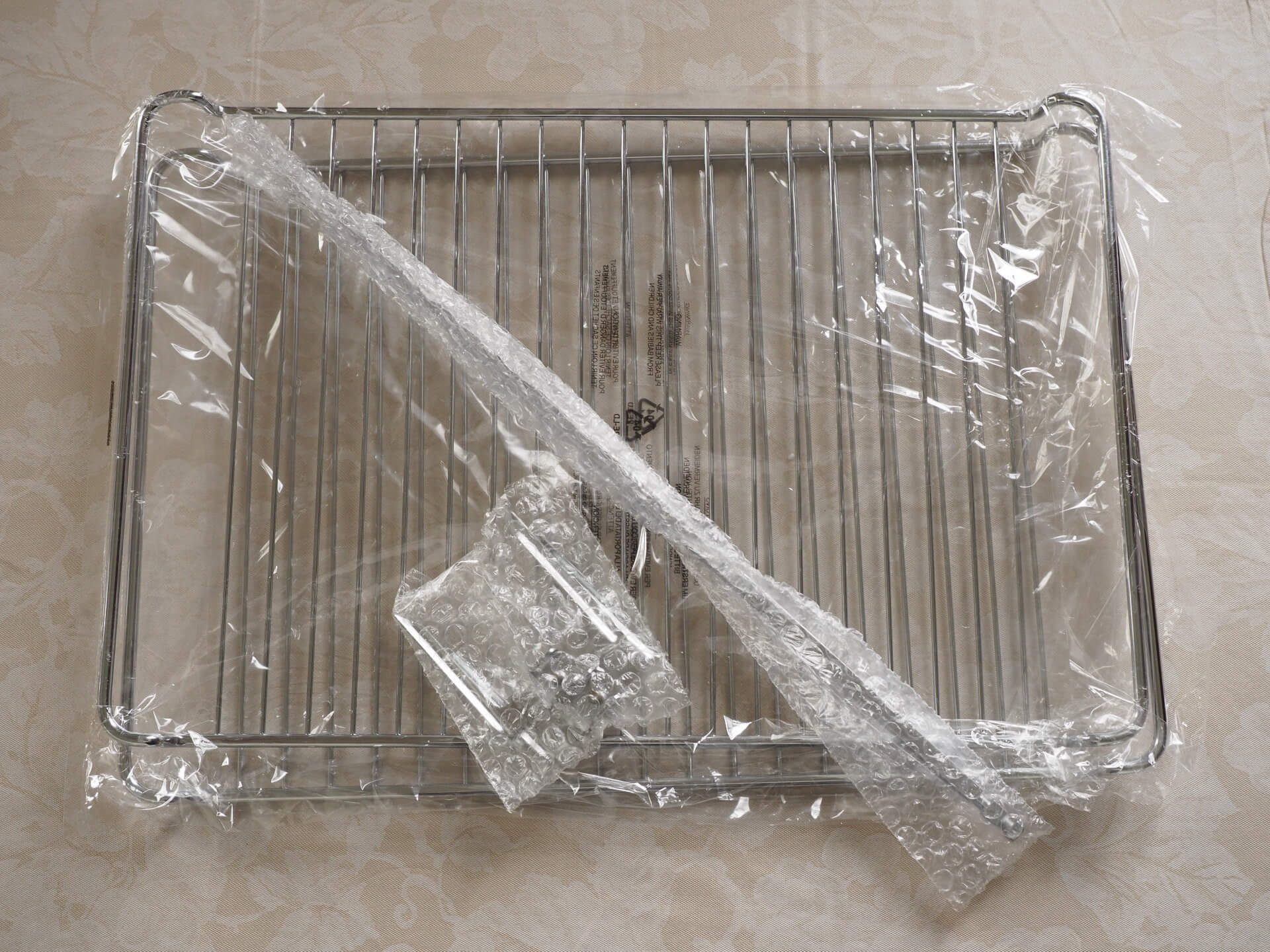 兩張烤網與烤架