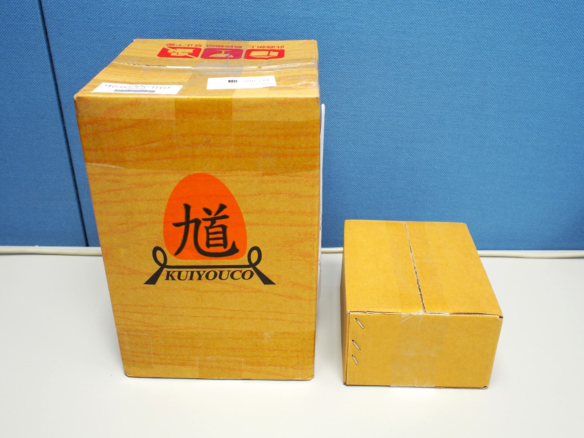 鹽燈（左）、黃玉貔貅的擺飾（右）