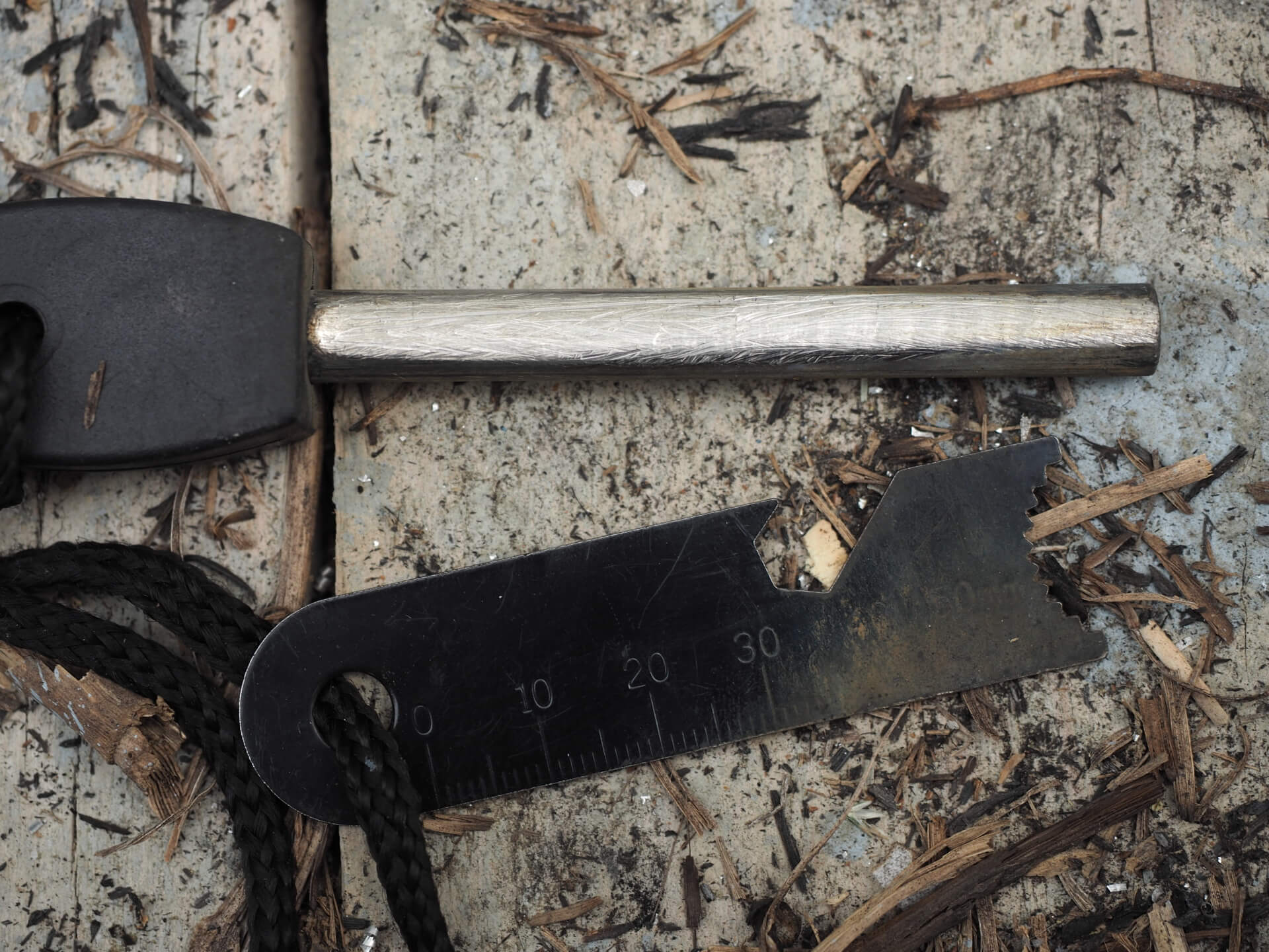 使用過的打火棒與刮片