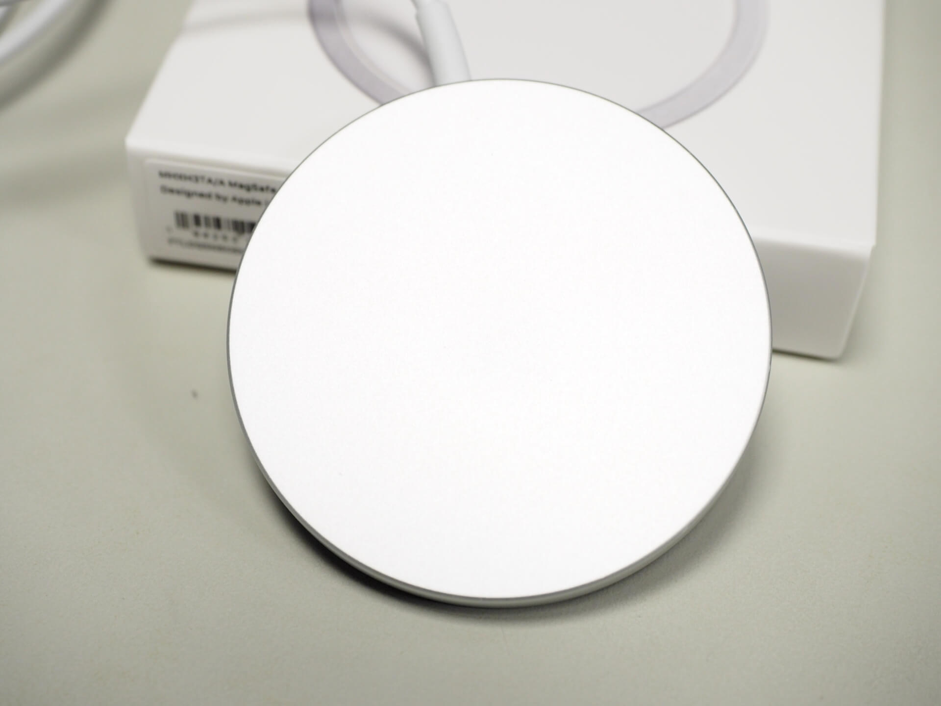 MagSafe 無線充電器背面