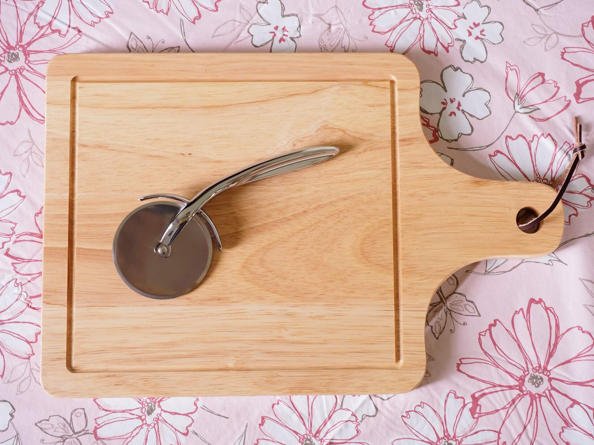 Master 鏡亮披薩輪刀與橡膠木砧板