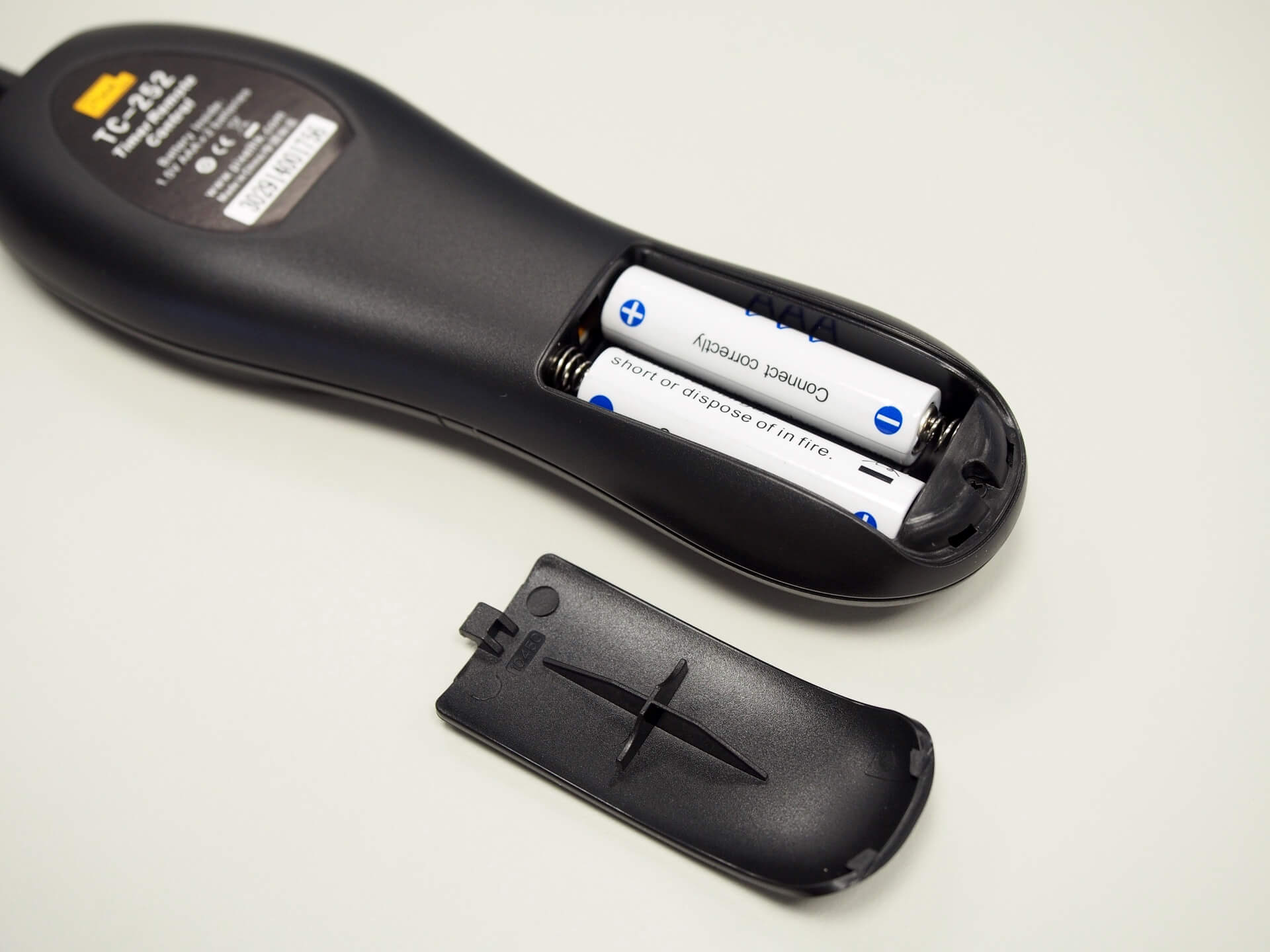 使用兩顆四號電池