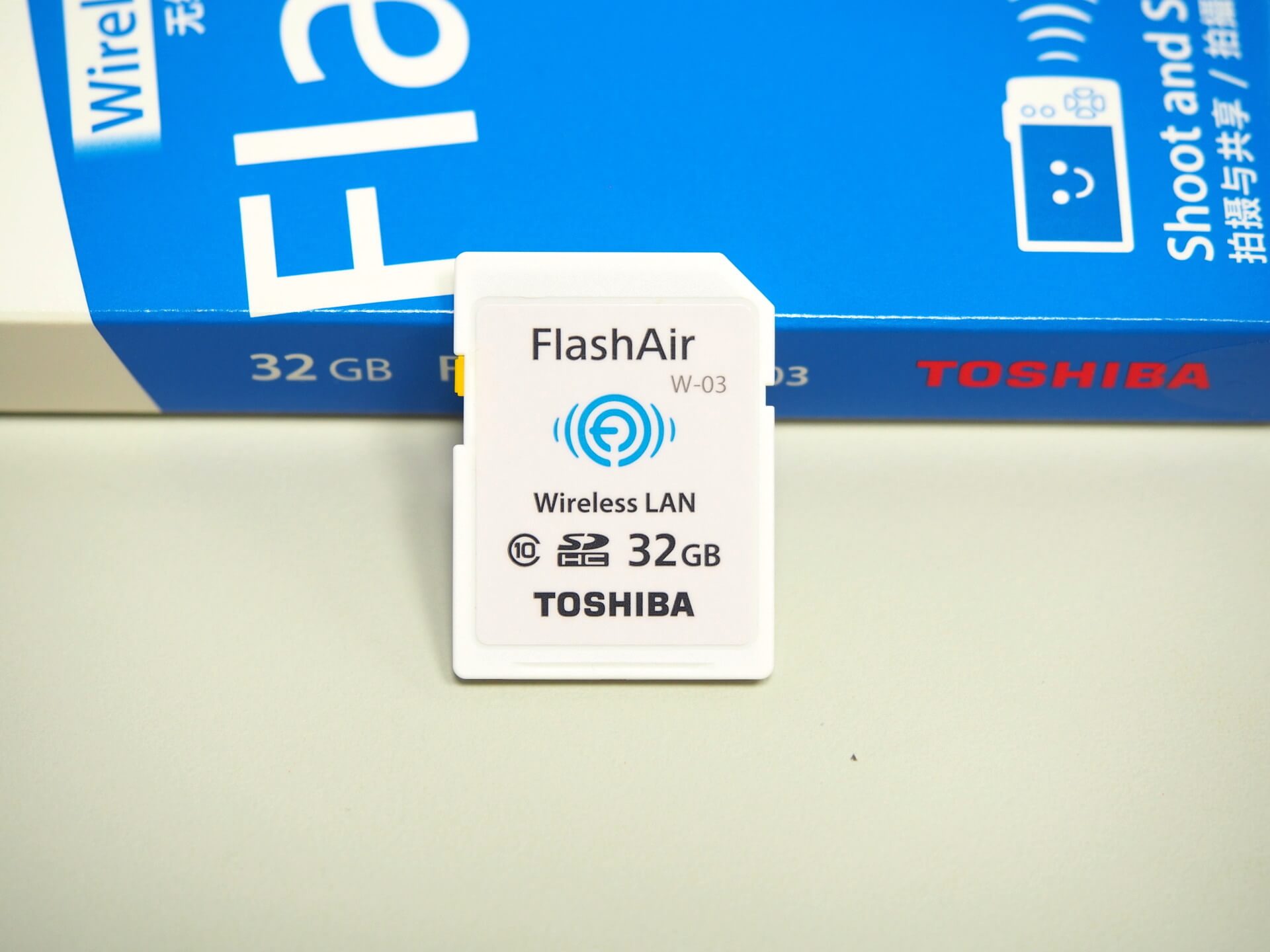 Toshiba FlashAir WiFi SDHC 無線記憶卡正面