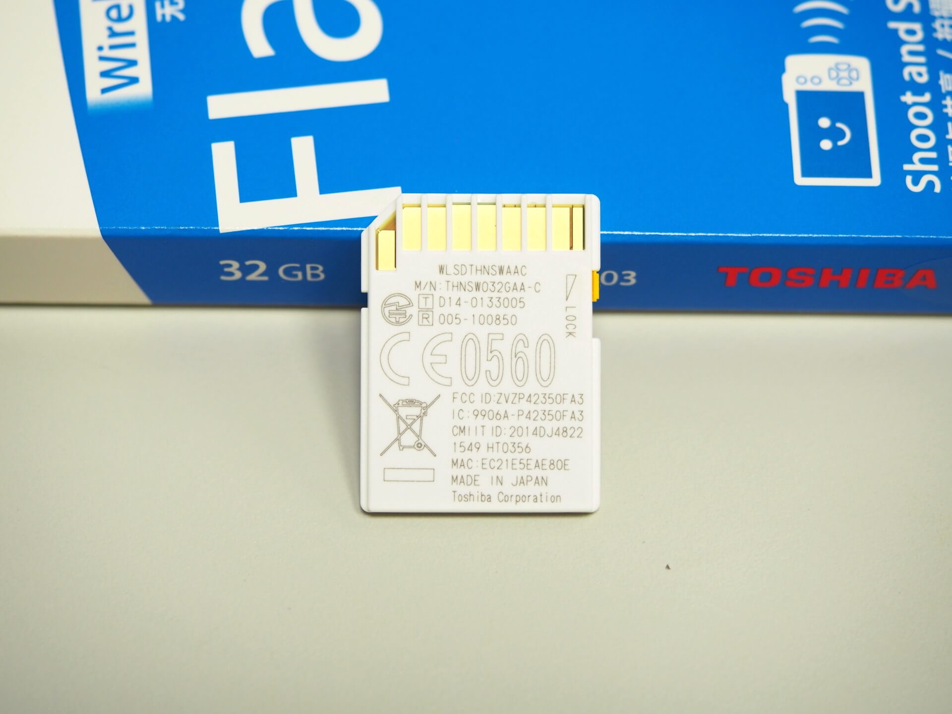 Toshiba FlashAir WiFi SDHC 無線記憶卡背面