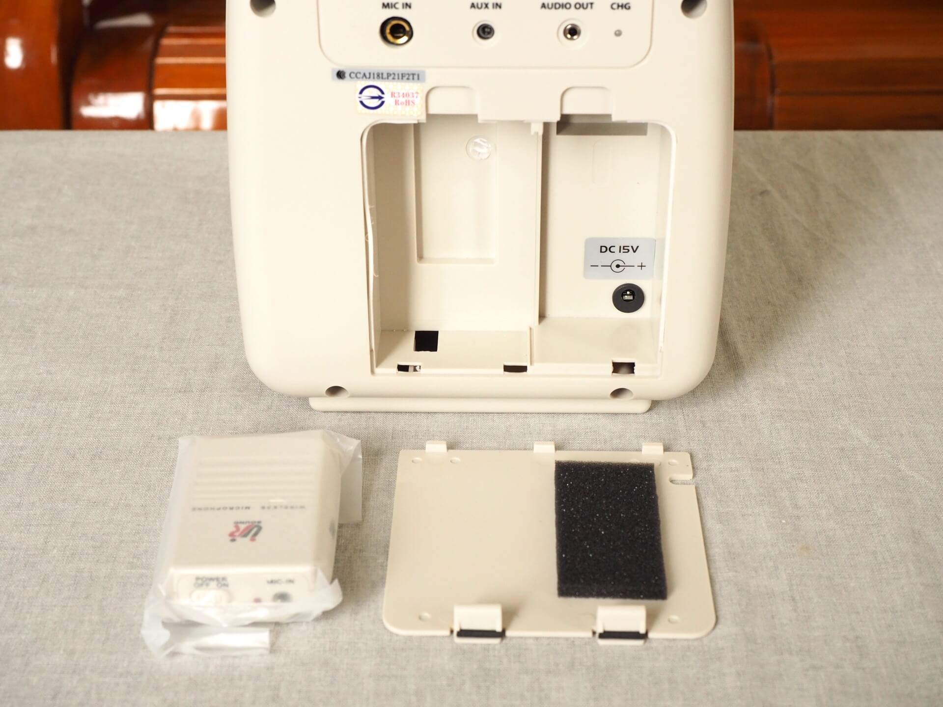 電源插座與無線麥克風發射器